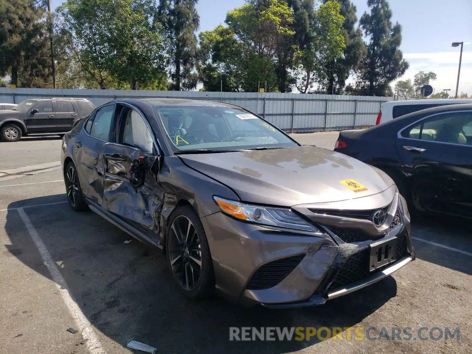 1 Photograph of a damaged car 4T1K61AK7LU510612 TOYOTA CAMRY 2020