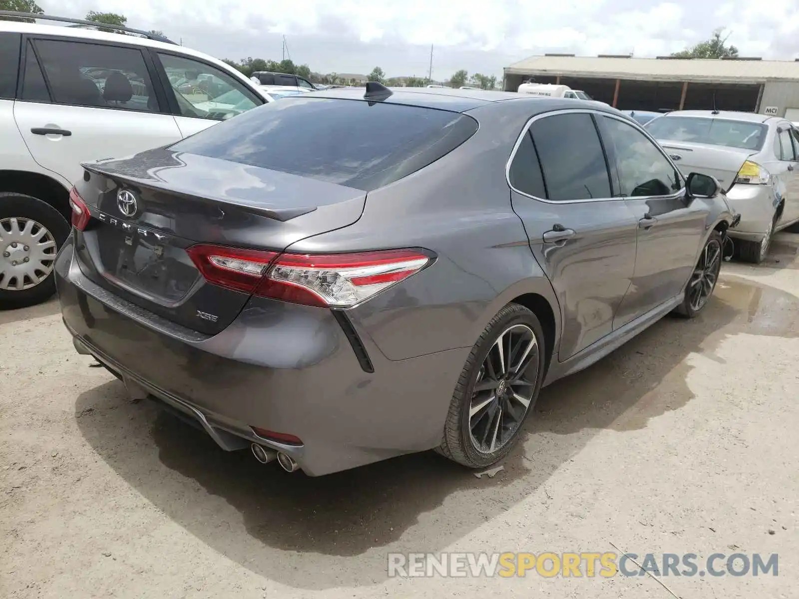 4 Photograph of a damaged car 4T1K61AK7LU511338 TOYOTA CAMRY 2020