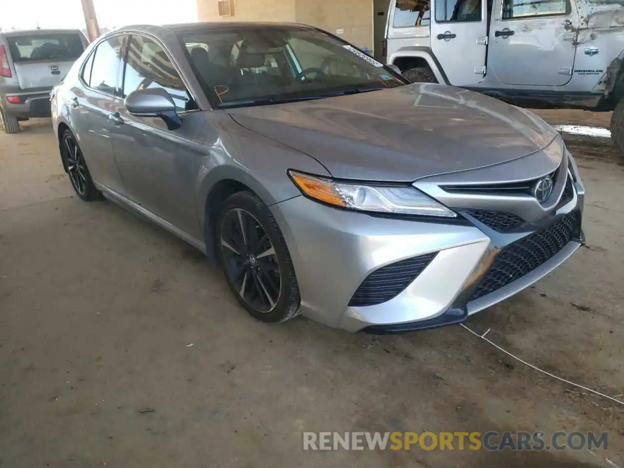 1 Photograph of a damaged car 4T1K61AK7LU862945 TOYOTA CAMRY 2020