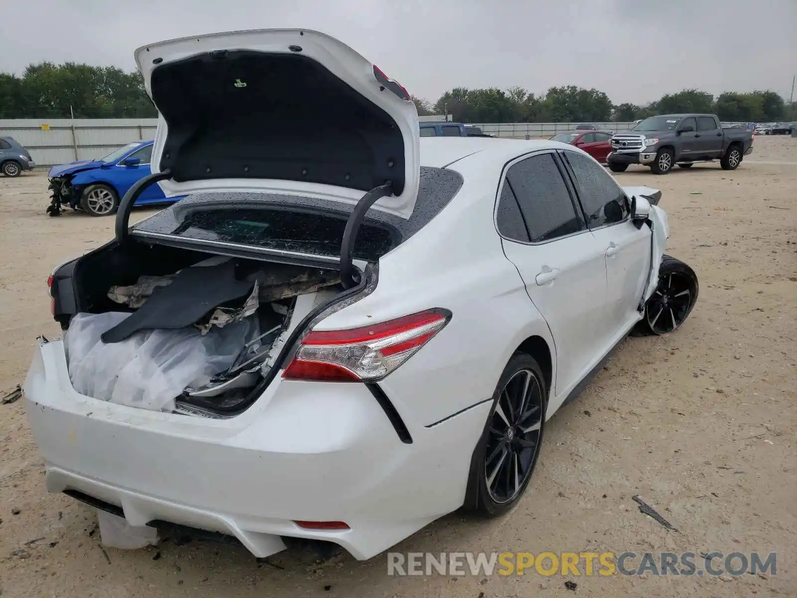 4 Photograph of a damaged car 4T1K61AK7LU864615 TOYOTA CAMRY 2020