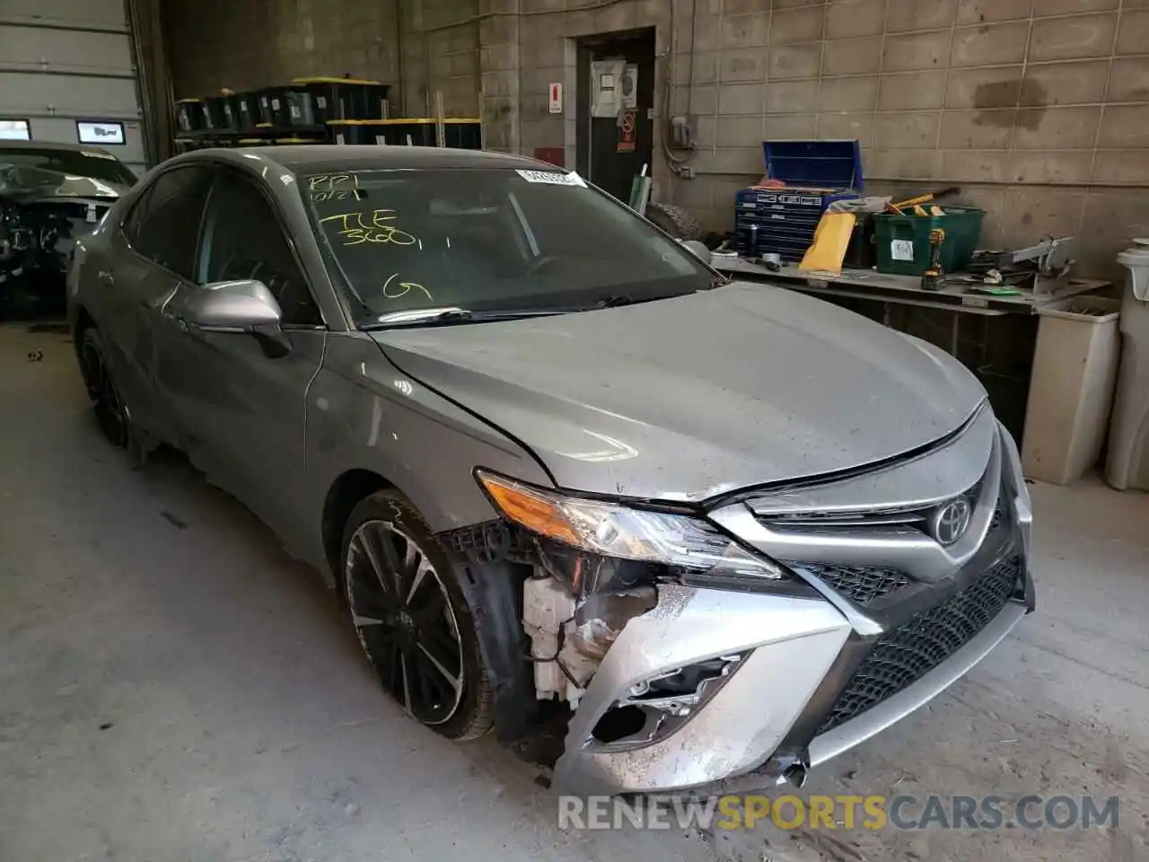 1 Photograph of a damaged car 4T1K61AK7LU880863 TOYOTA CAMRY 2020