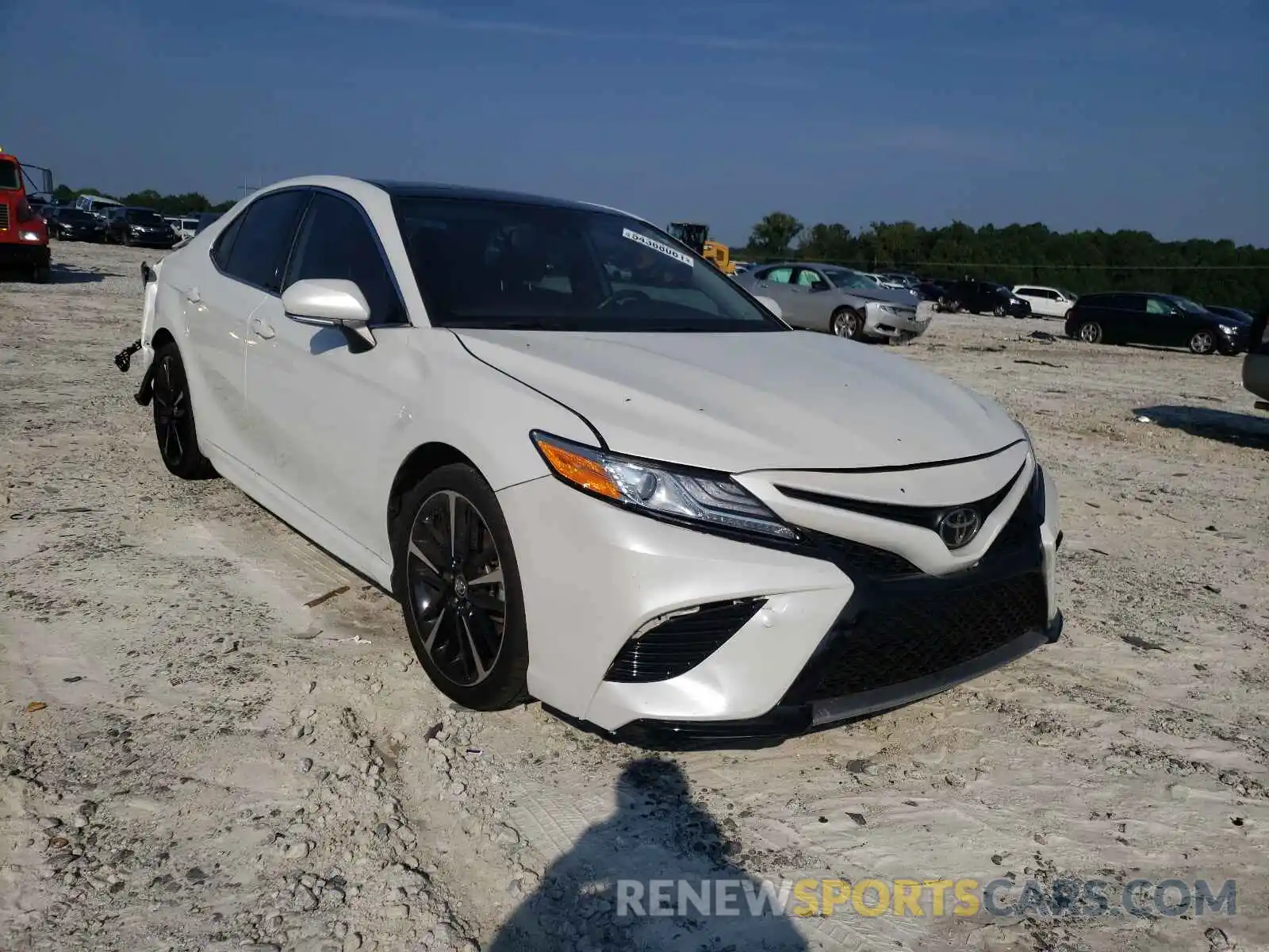 1 Photograph of a damaged car 4T1K61AK7LU924036 TOYOTA CAMRY 2020