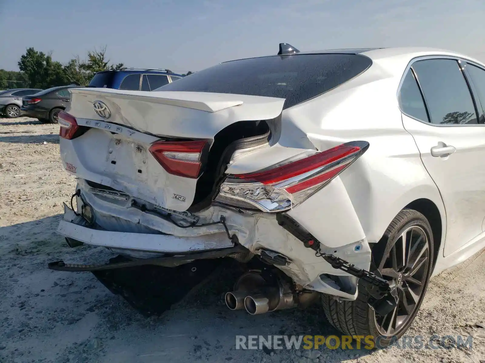 9 Photograph of a damaged car 4T1K61AK7LU924036 TOYOTA CAMRY 2020