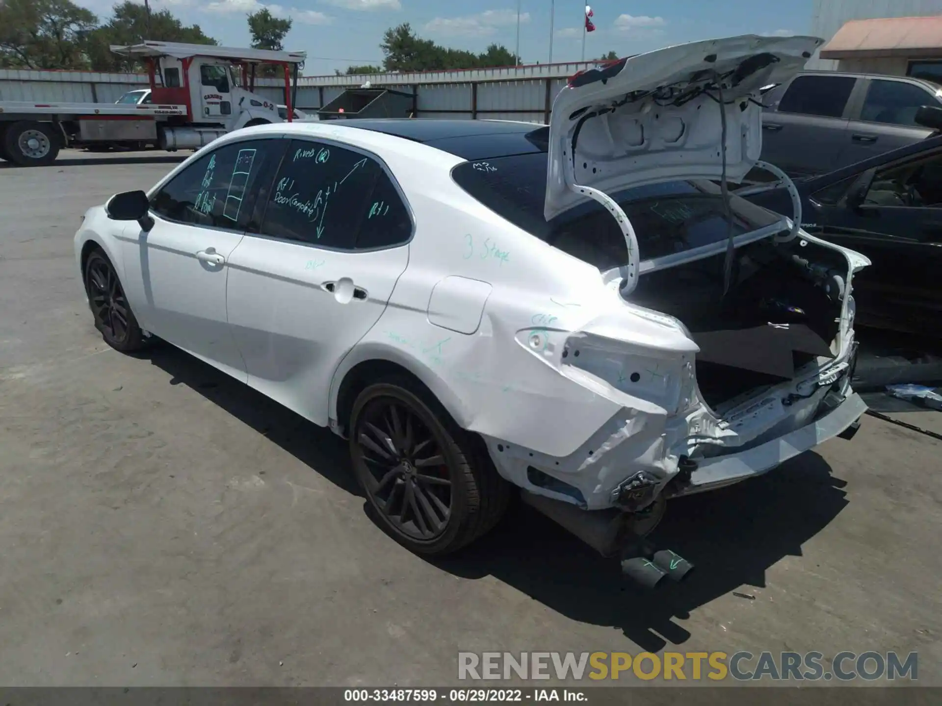 3 Photograph of a damaged car 4T1K61AK7LU962379 TOYOTA CAMRY 2020