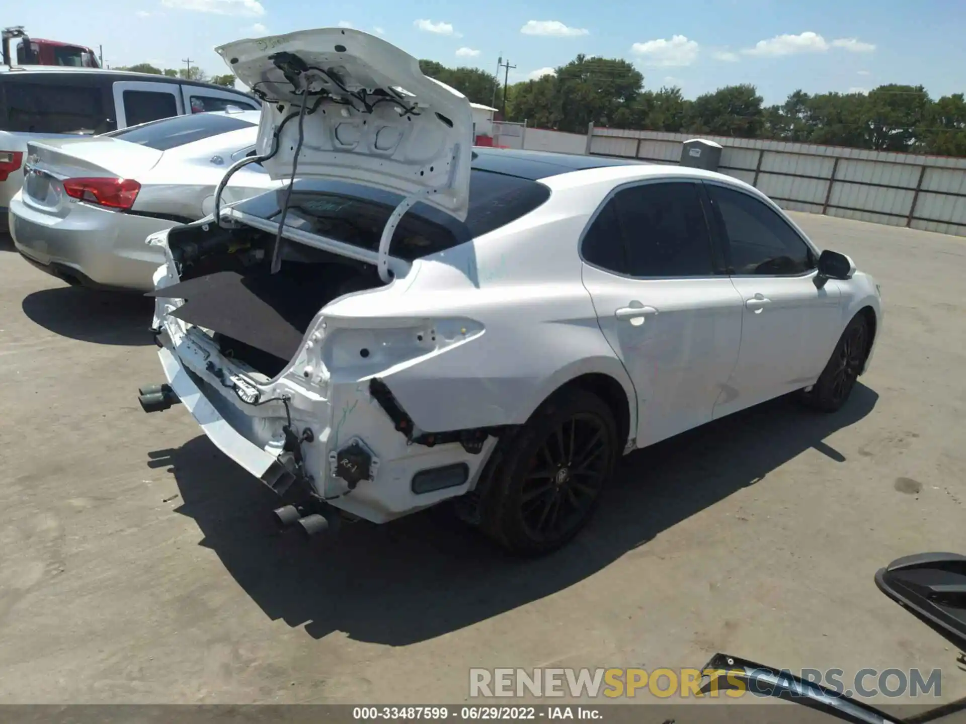 4 Photograph of a damaged car 4T1K61AK7LU962379 TOYOTA CAMRY 2020