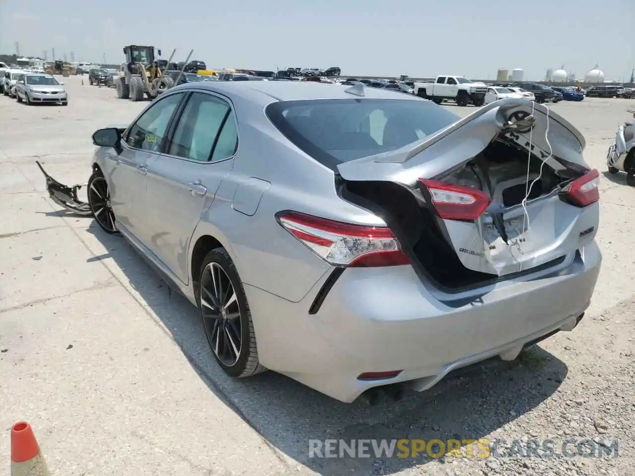 3 Photograph of a damaged car 4T1K61AK7LU997889 TOYOTA CAMRY 2020