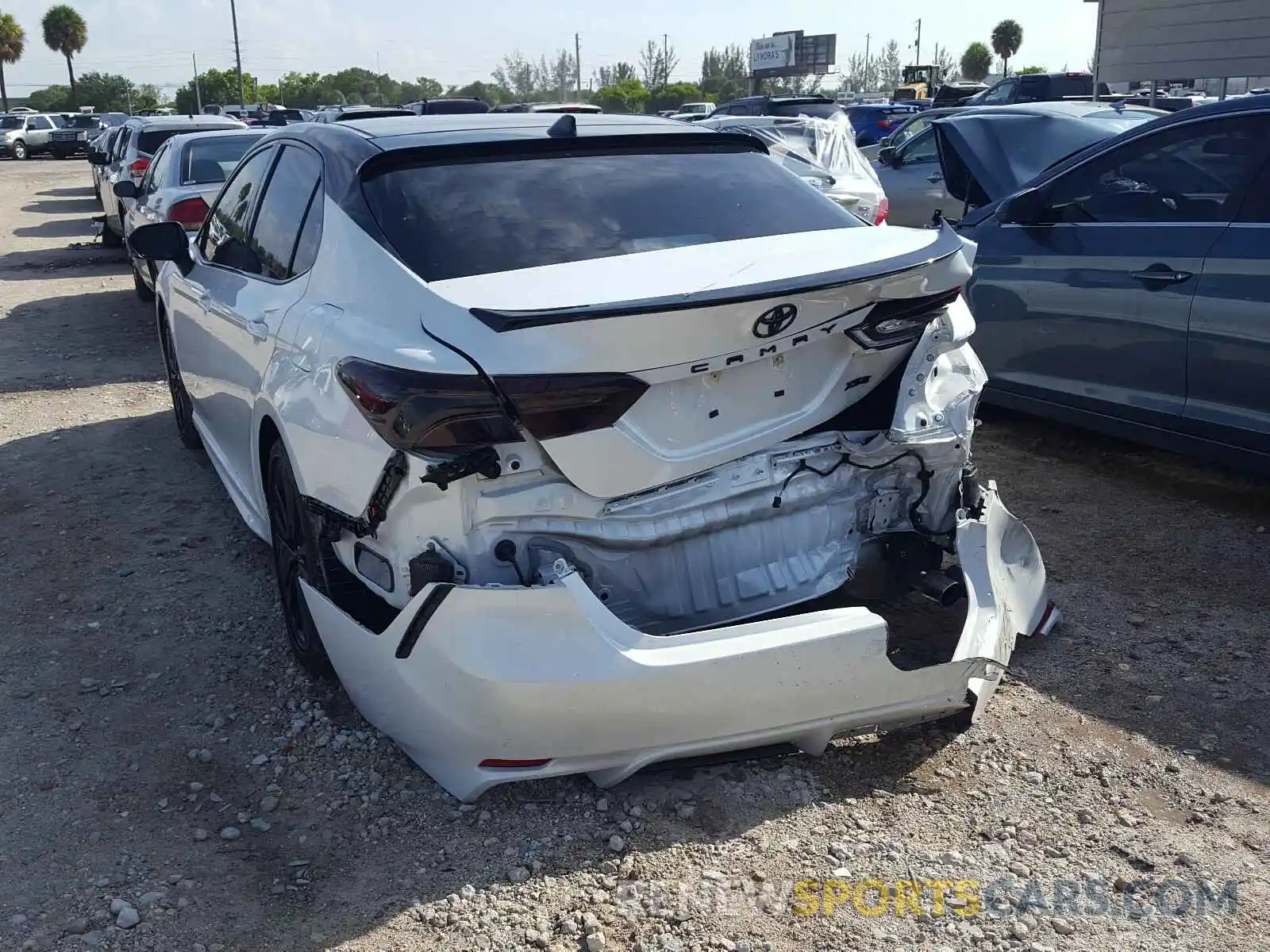 3 Photograph of a damaged car 4T1K61AK8LU312525 TOYOTA CAMRY 2020