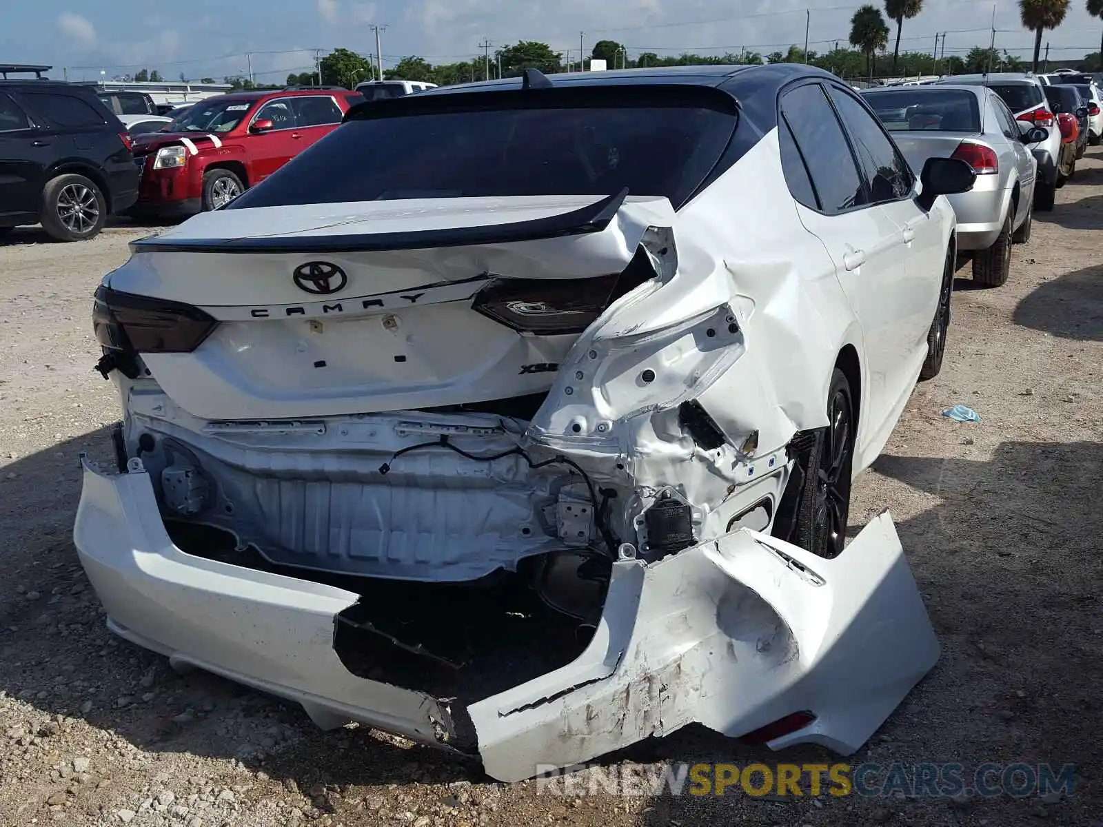 4 Photograph of a damaged car 4T1K61AK8LU312525 TOYOTA CAMRY 2020