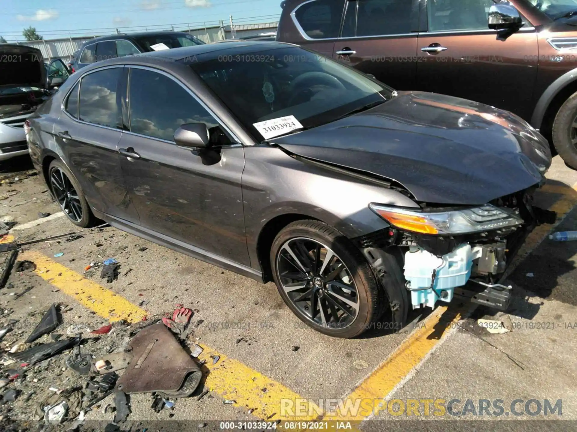 1 Photograph of a damaged car 4T1K61AK8LU322424 TOYOTA CAMRY 2020