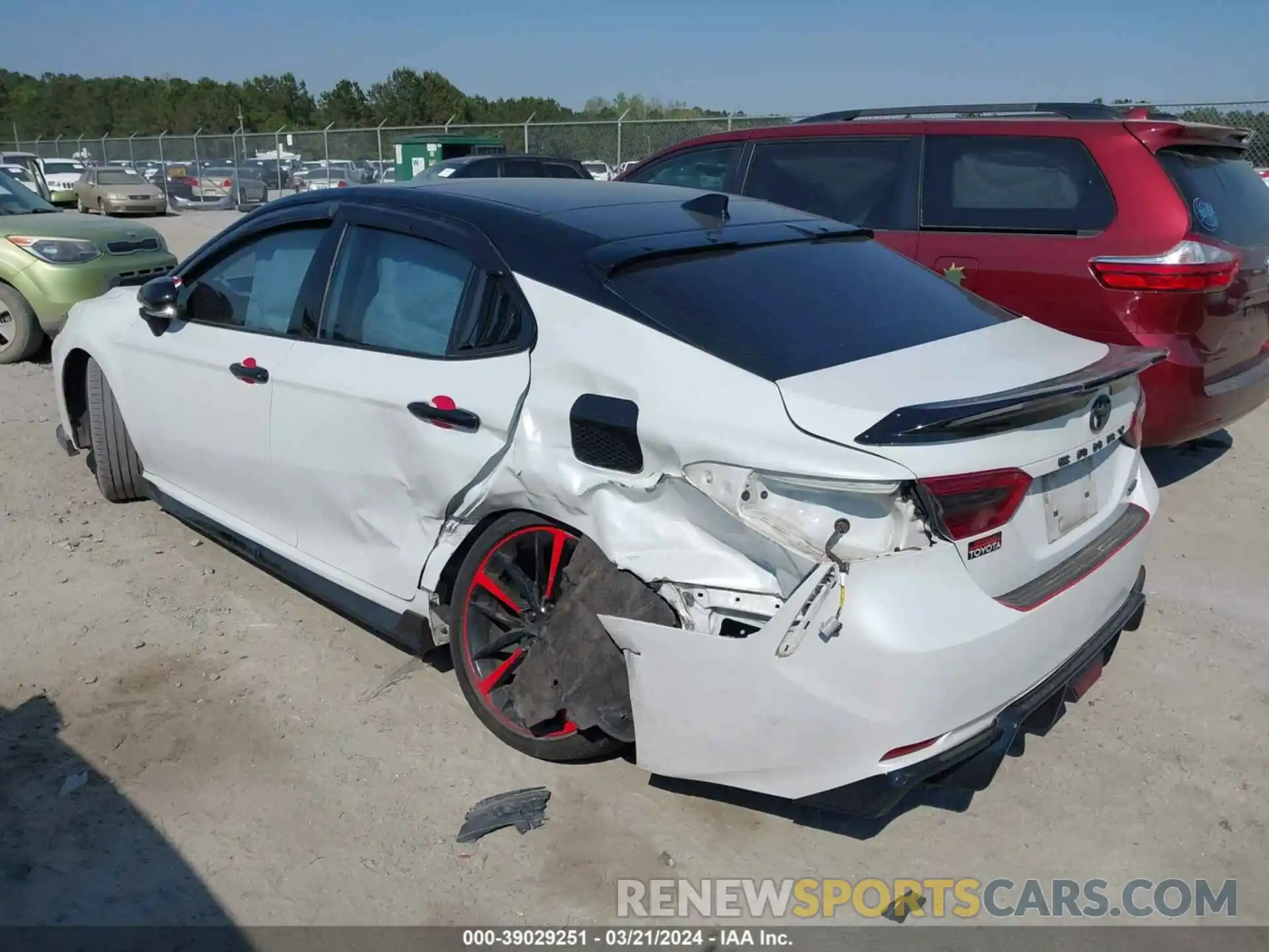 3 Photograph of a damaged car 4T1K61AK8LU334928 TOYOTA CAMRY 2020