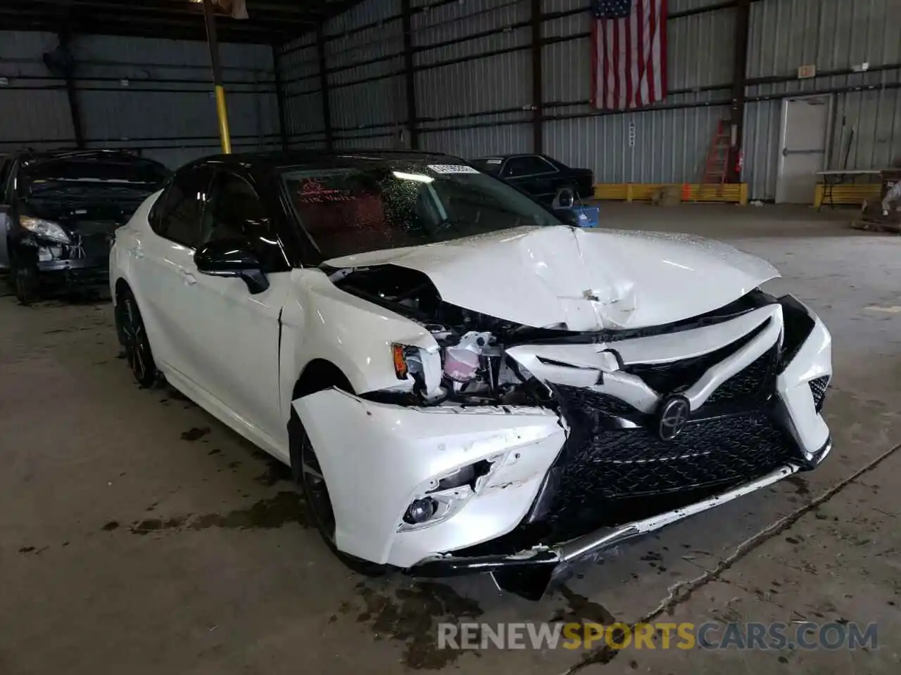 1 Photograph of a damaged car 4T1K61AK8LU370084 TOYOTA CAMRY 2020