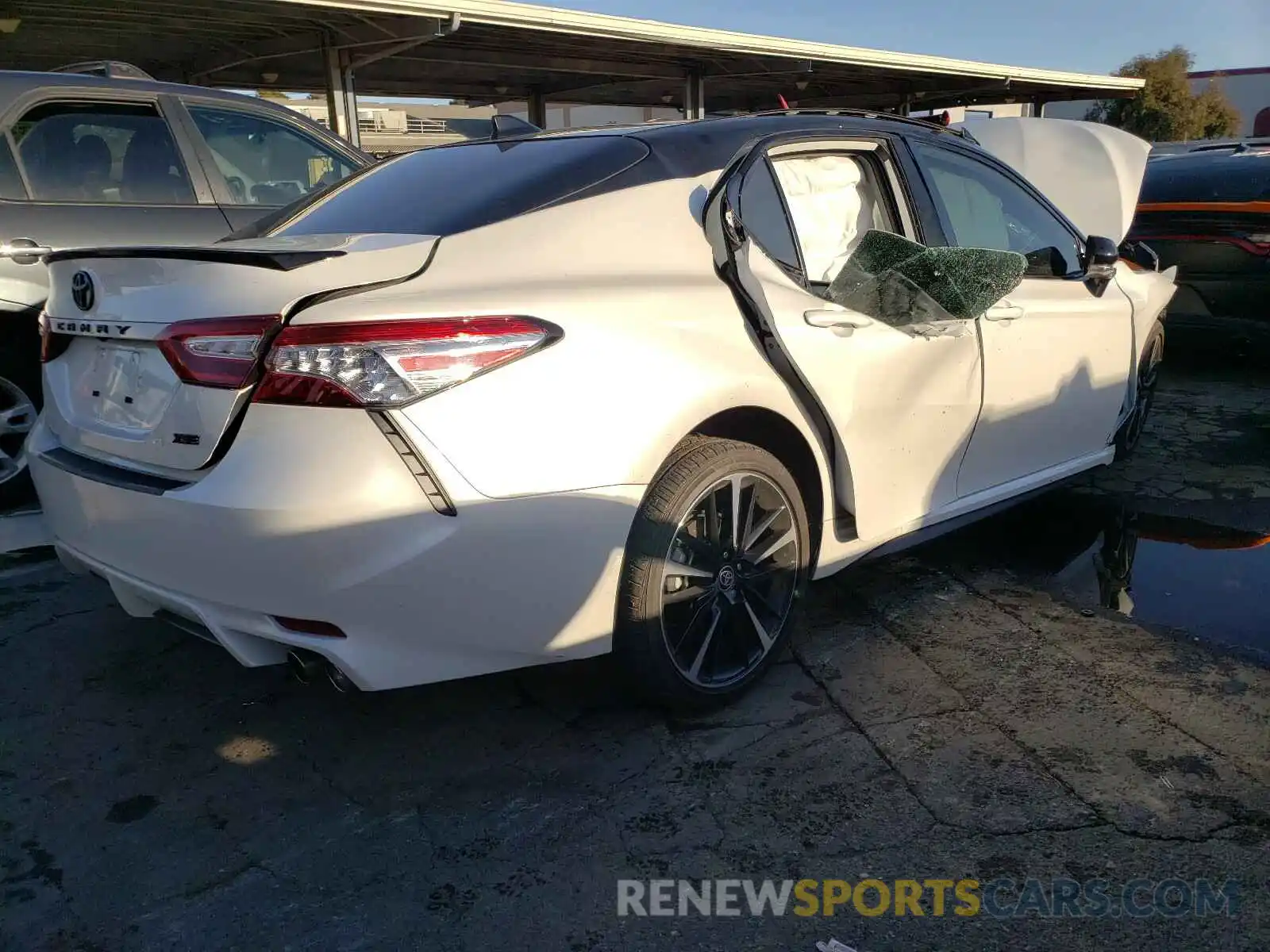 4 Photograph of a damaged car 4T1K61AK8LU377259 TOYOTA CAMRY 2020