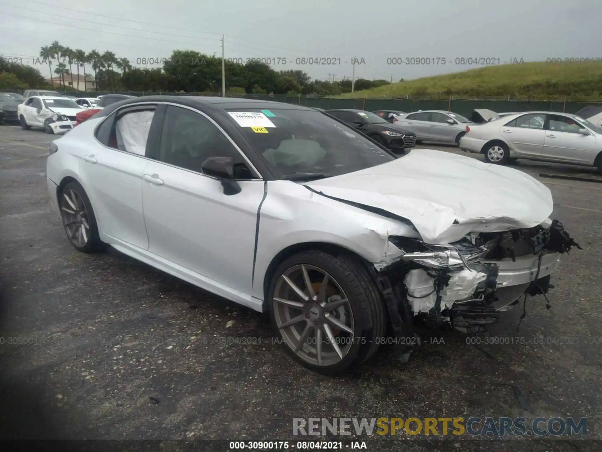 1 Photograph of a damaged car 4T1K61AK8LU384776 TOYOTA CAMRY 2020