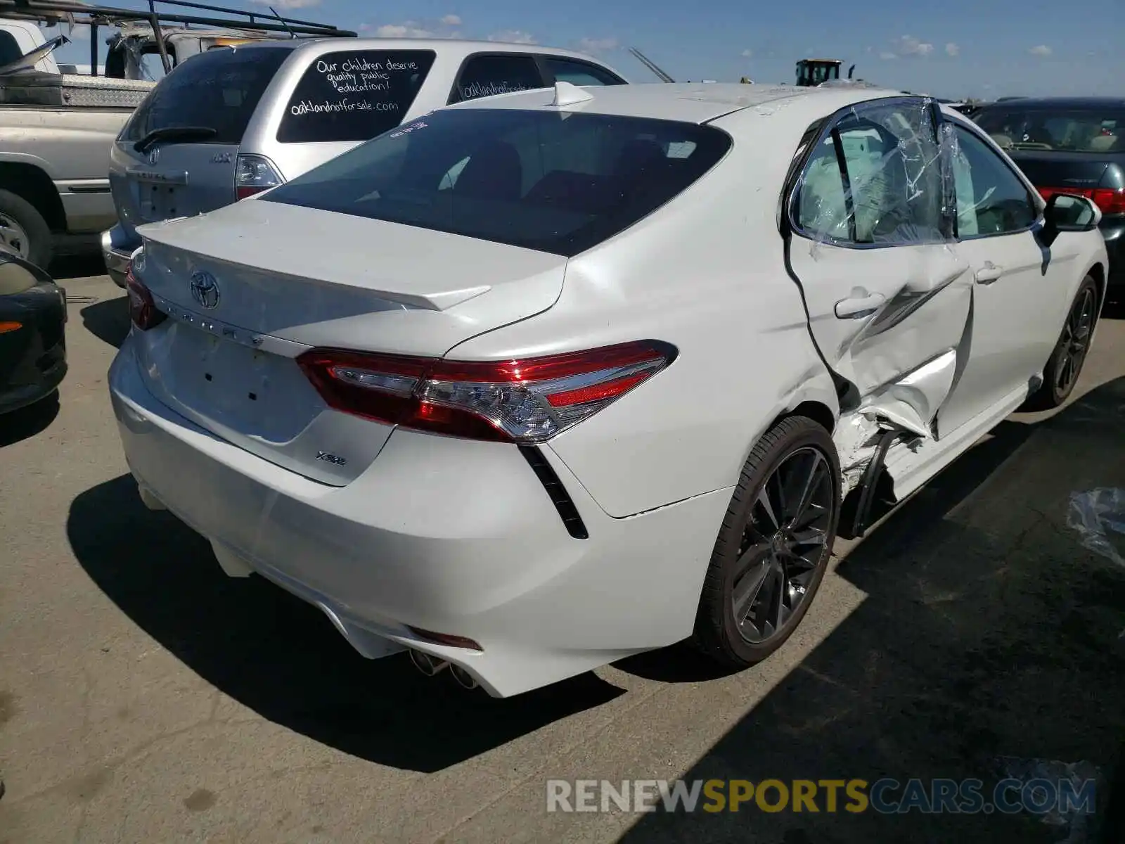 4 Photograph of a damaged car 4T1K61AK8LU385006 TOYOTA CAMRY 2020