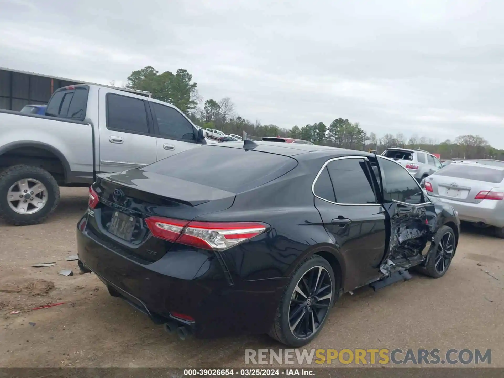 4 Photograph of a damaged car 4T1K61AK8LU398712 TOYOTA CAMRY 2020