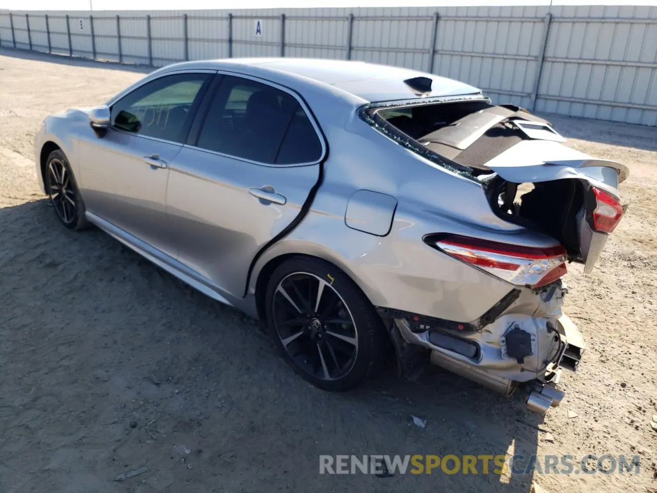 3 Photograph of a damaged car 4T1K61AK8LU402158 TOYOTA CAMRY 2020