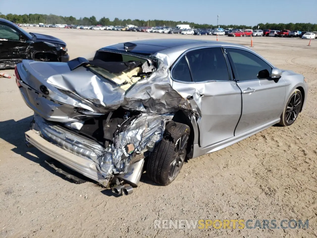 4 Photograph of a damaged car 4T1K61AK8LU402158 TOYOTA CAMRY 2020