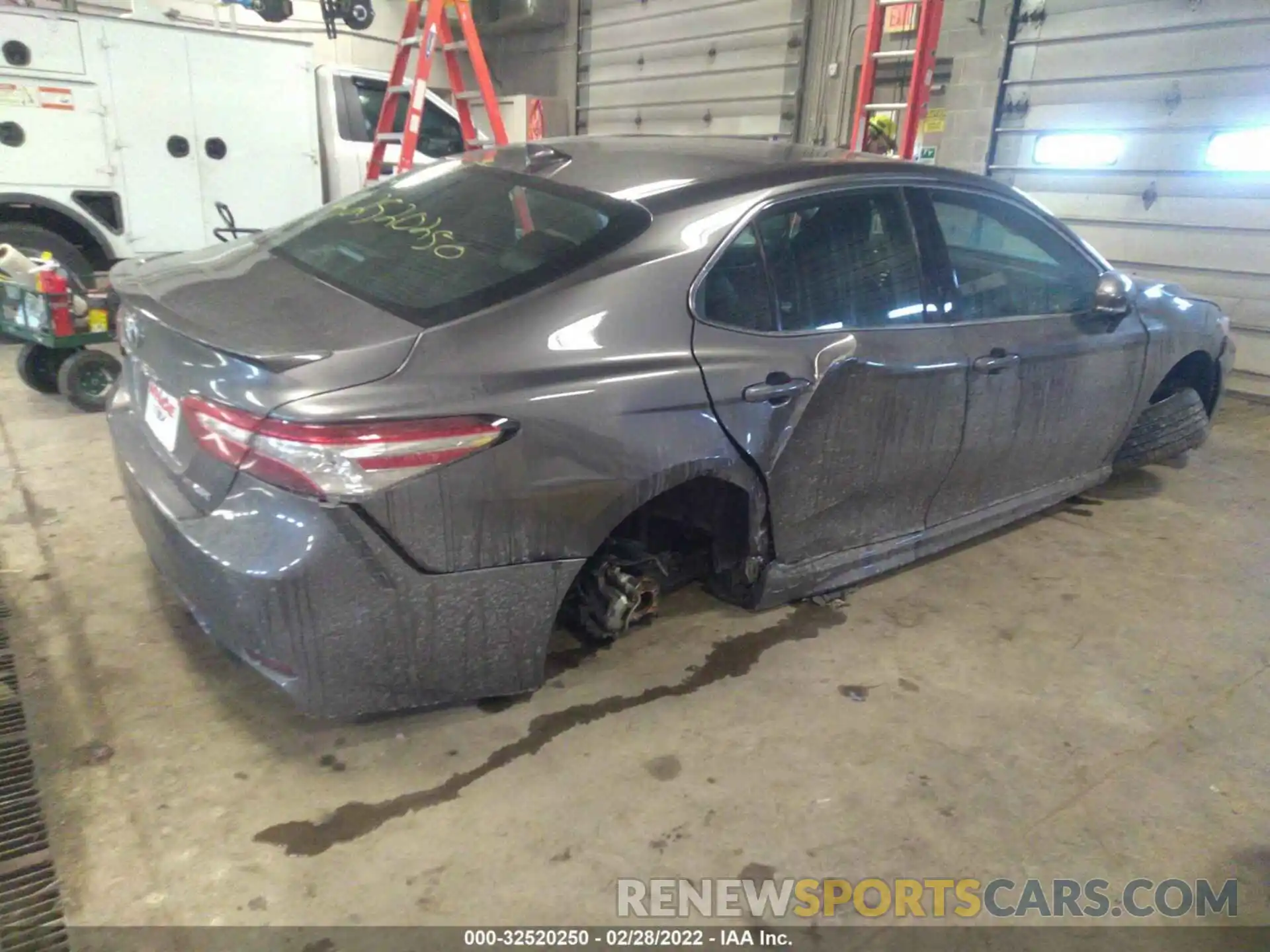 4 Photograph of a damaged car 4T1K61AK8LU506326 TOYOTA CAMRY 2020