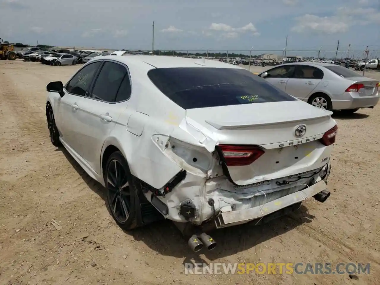 3 Photograph of a damaged car 4T1K61AK8LU920836 TOYOTA CAMRY 2020