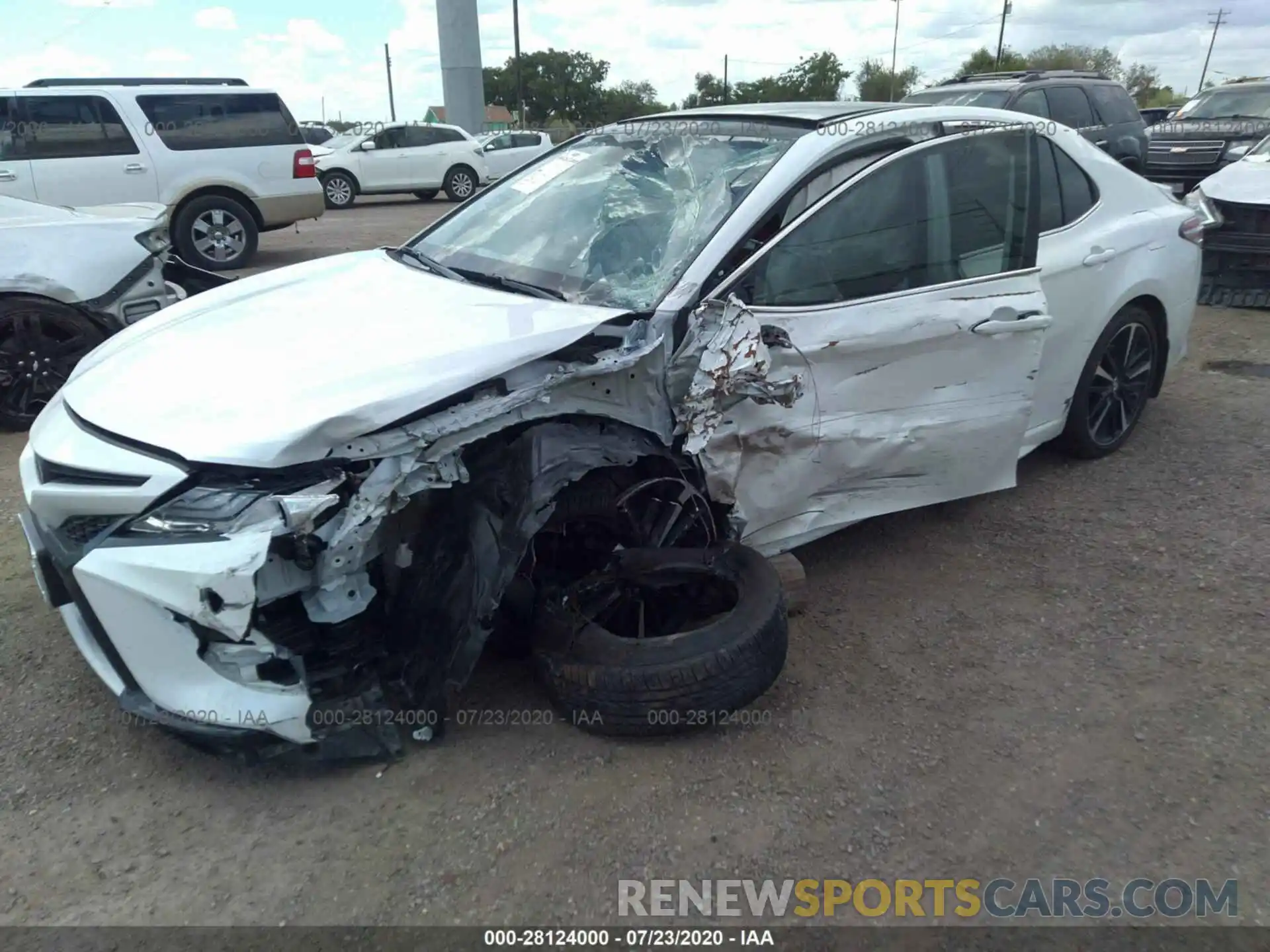 2 Photograph of a damaged car 4T1K61AK8LU934171 TOYOTA CAMRY 2020