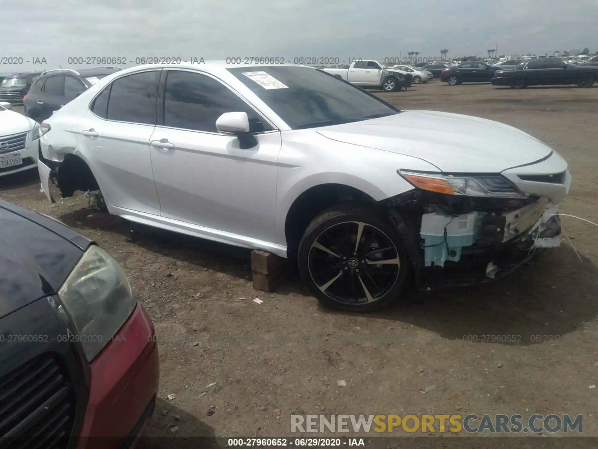 1 Photograph of a damaged car 4T1K61AK8LU950595 TOYOTA CAMRY 2020