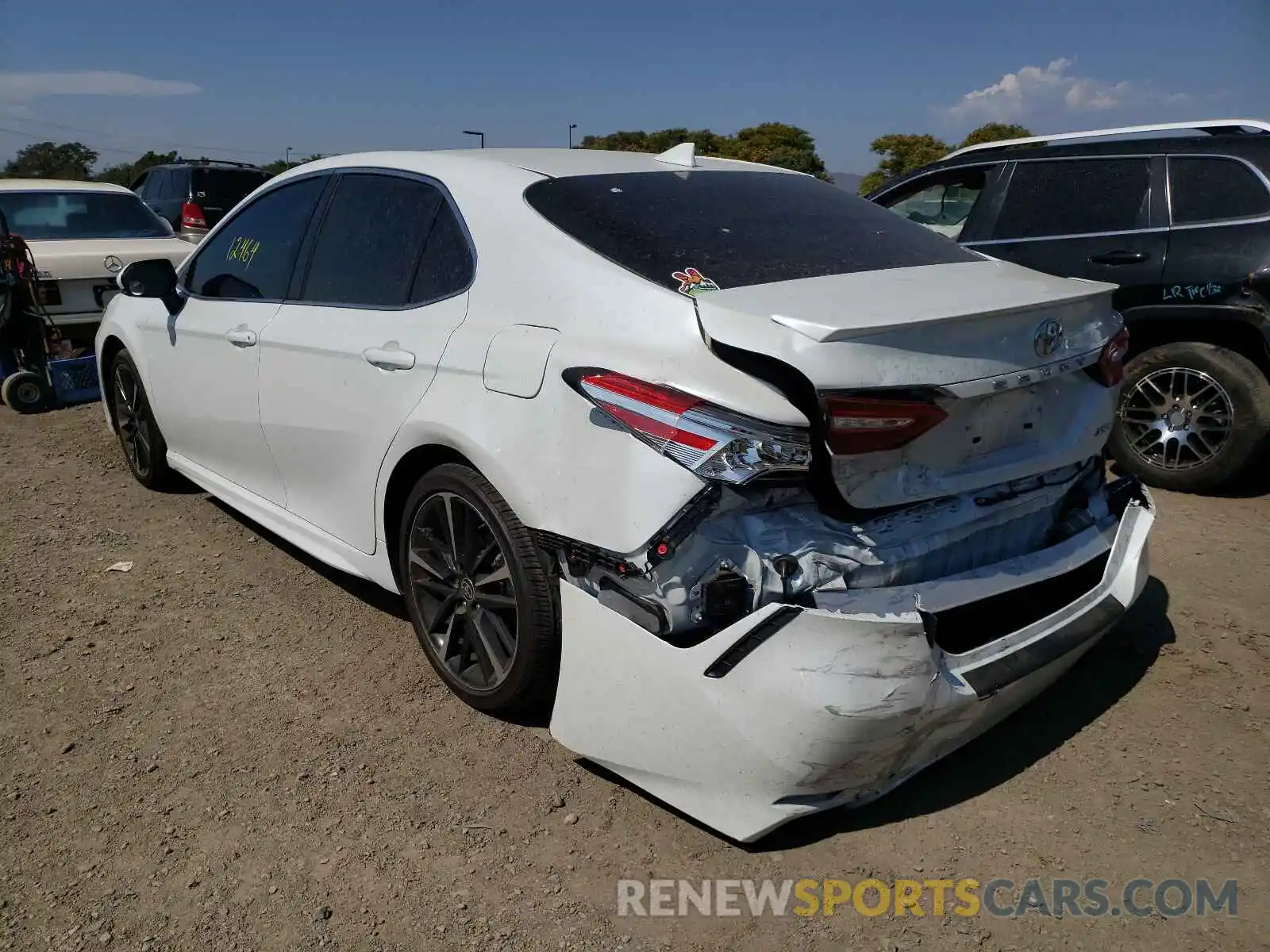 3 Photograph of a damaged car 4T1K61AK8LU985220 TOYOTA CAMRY 2020