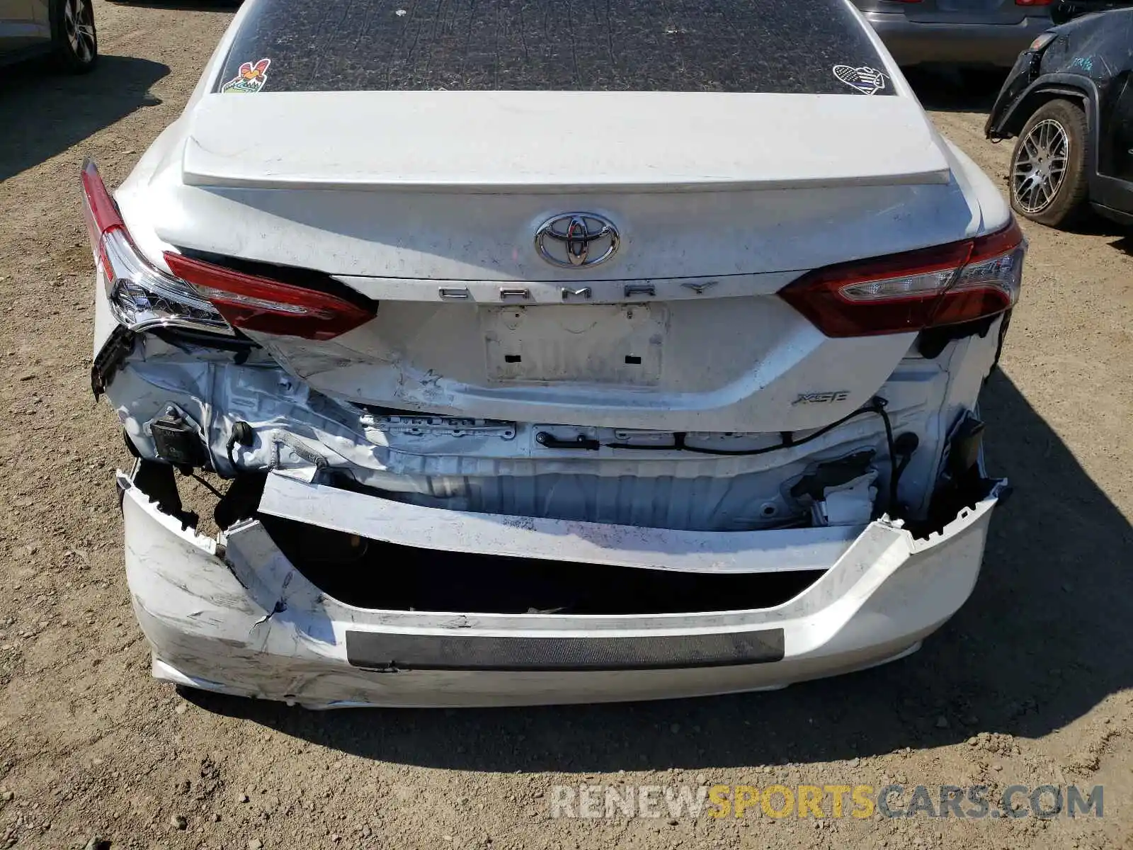 9 Photograph of a damaged car 4T1K61AK8LU985220 TOYOTA CAMRY 2020