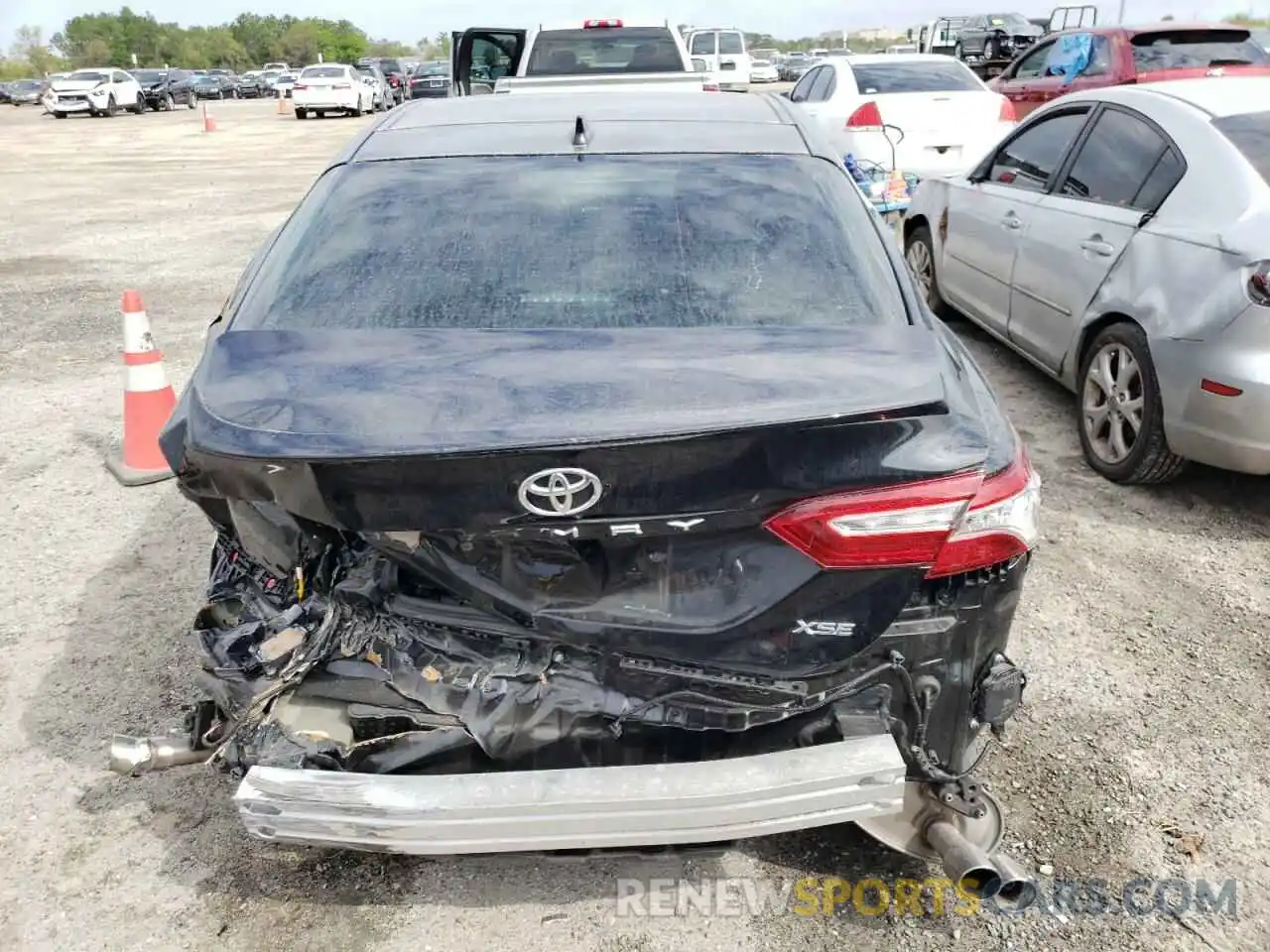 9 Photograph of a damaged car 4T1K61AK8LU995634 TOYOTA CAMRY 2020