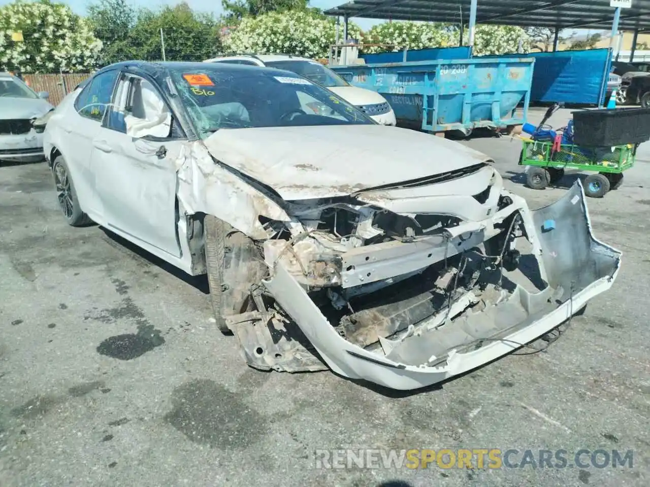 1 Photograph of a damaged car 4T1K61AK9LU304997 TOYOTA CAMRY 2020