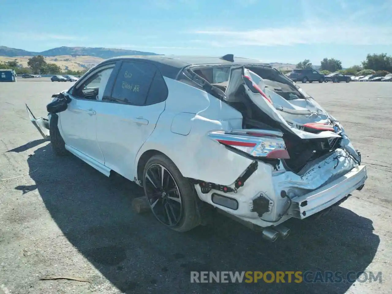 3 Photograph of a damaged car 4T1K61AK9LU304997 TOYOTA CAMRY 2020