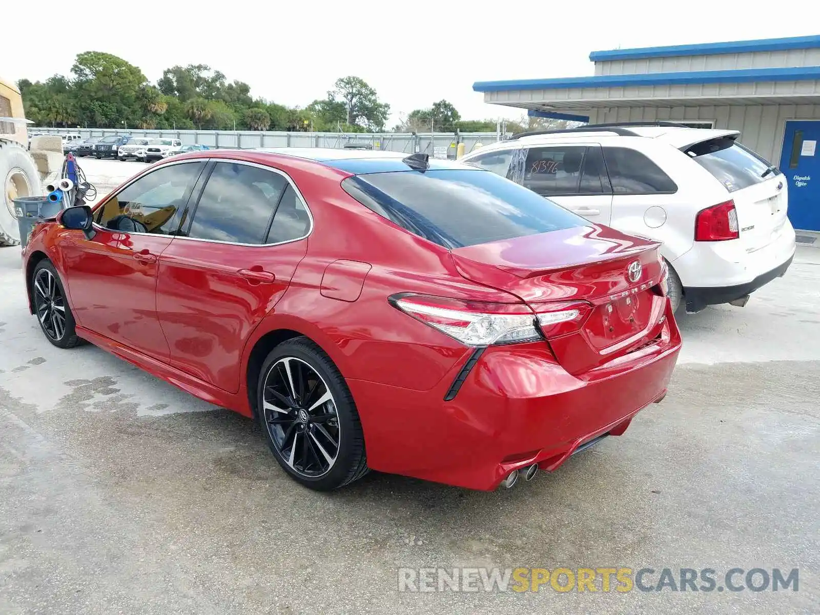 3 Photograph of a damaged car 4T1K61AK9LU327745 TOYOTA CAMRY 2020