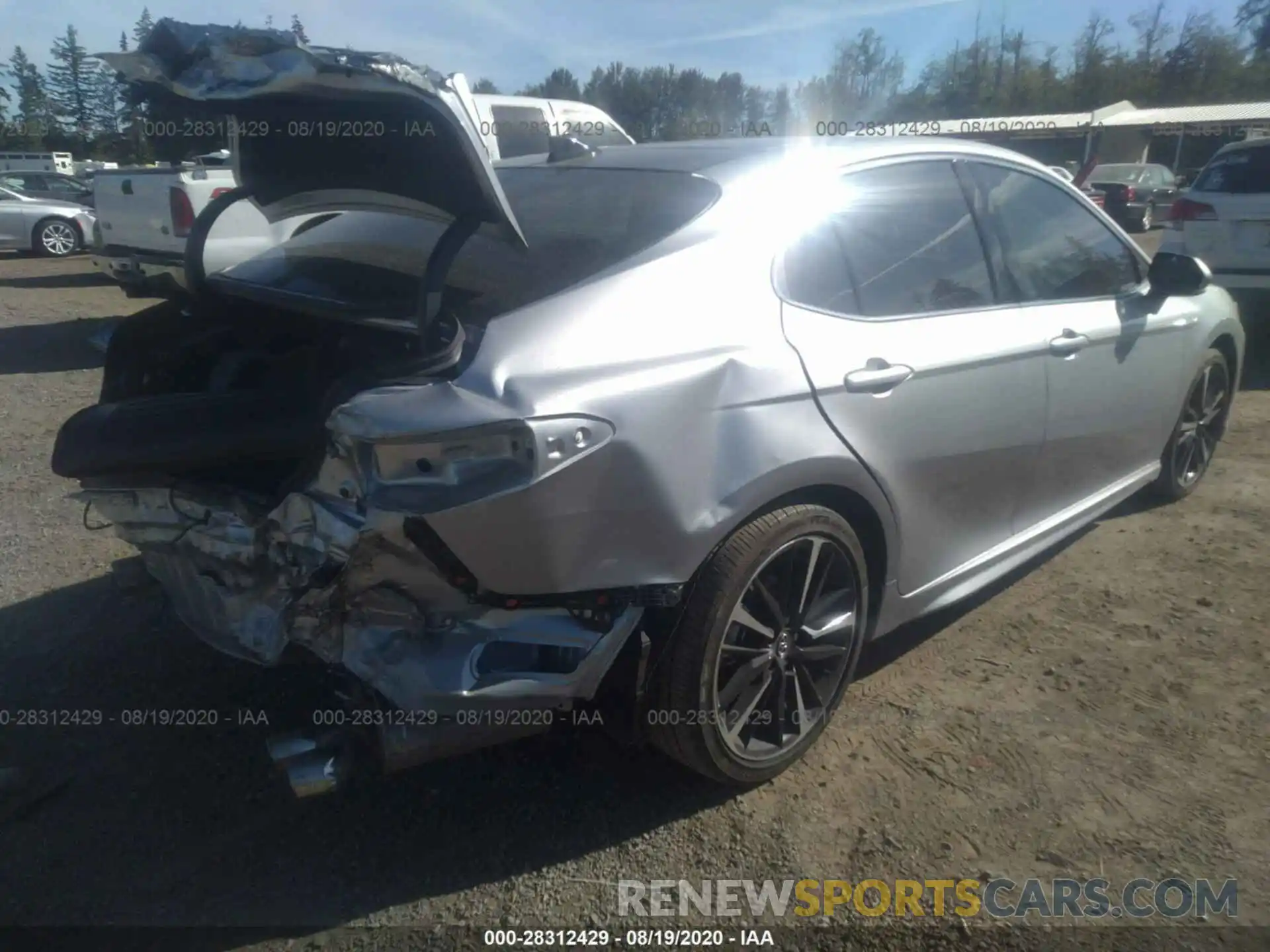 4 Photograph of a damaged car 4T1K61AK9LU340477 TOYOTA CAMRY 2020