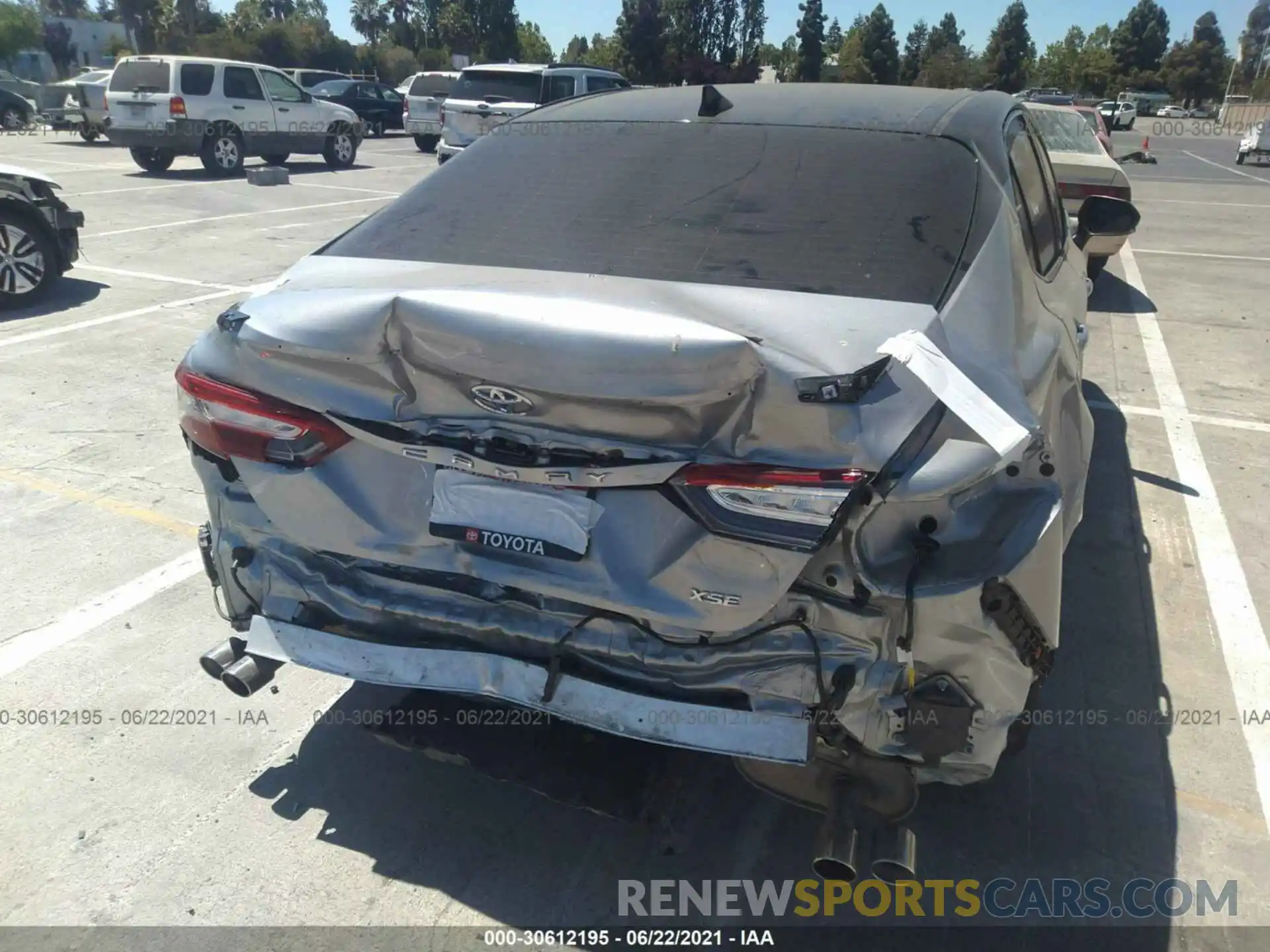 6 Photograph of a damaged car 4T1K61AK9LU370384 TOYOTA CAMRY 2020