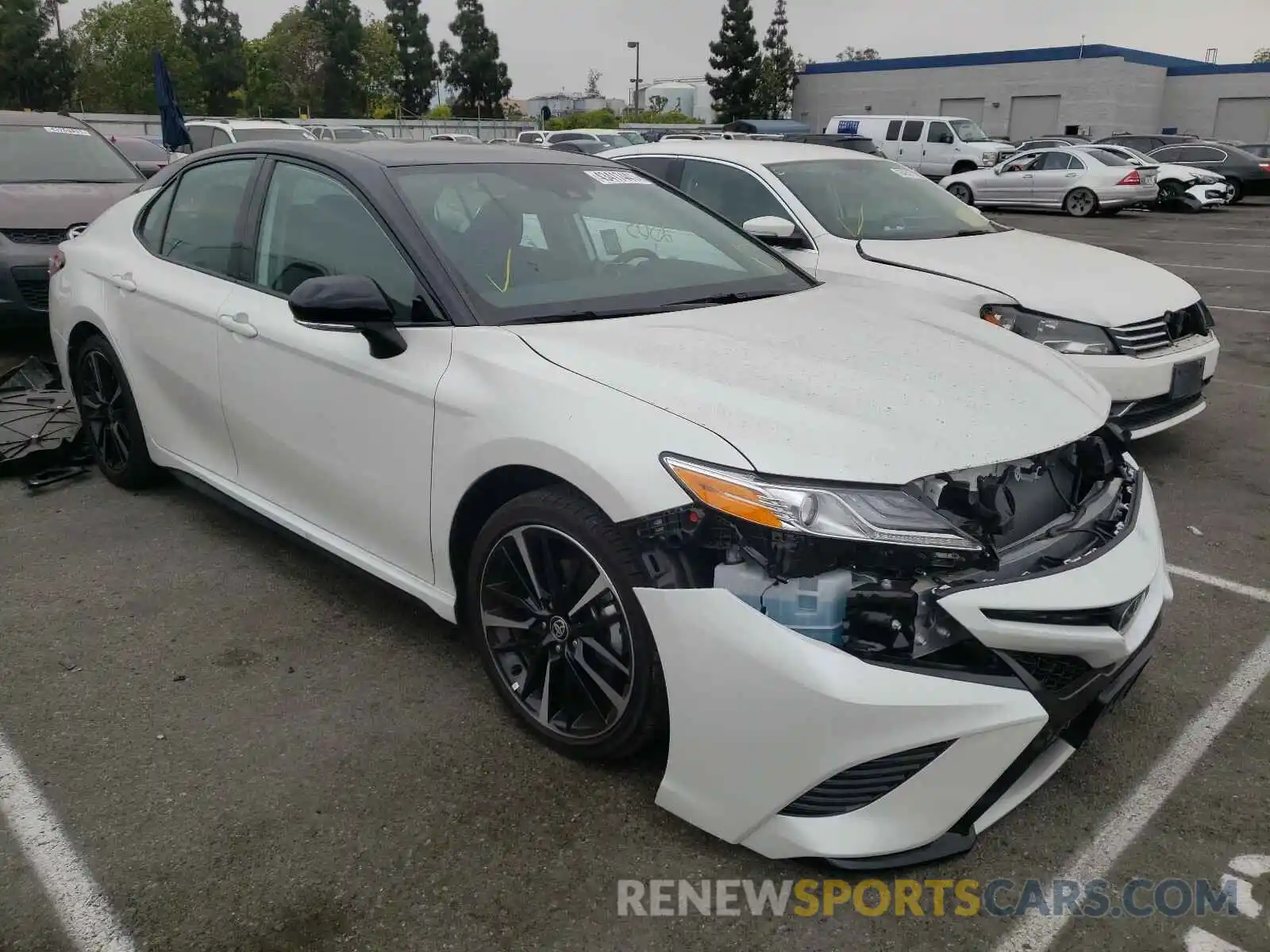 1 Photograph of a damaged car 4T1K61AK9LU374290 TOYOTA CAMRY 2020