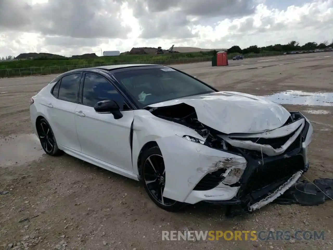 1 Photograph of a damaged car 4T1K61AK9LU375343 TOYOTA CAMRY 2020