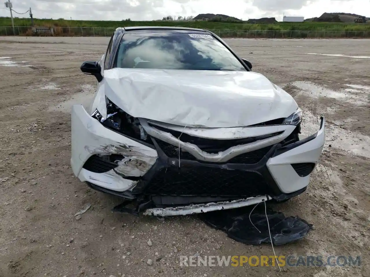 9 Photograph of a damaged car 4T1K61AK9LU375343 TOYOTA CAMRY 2020