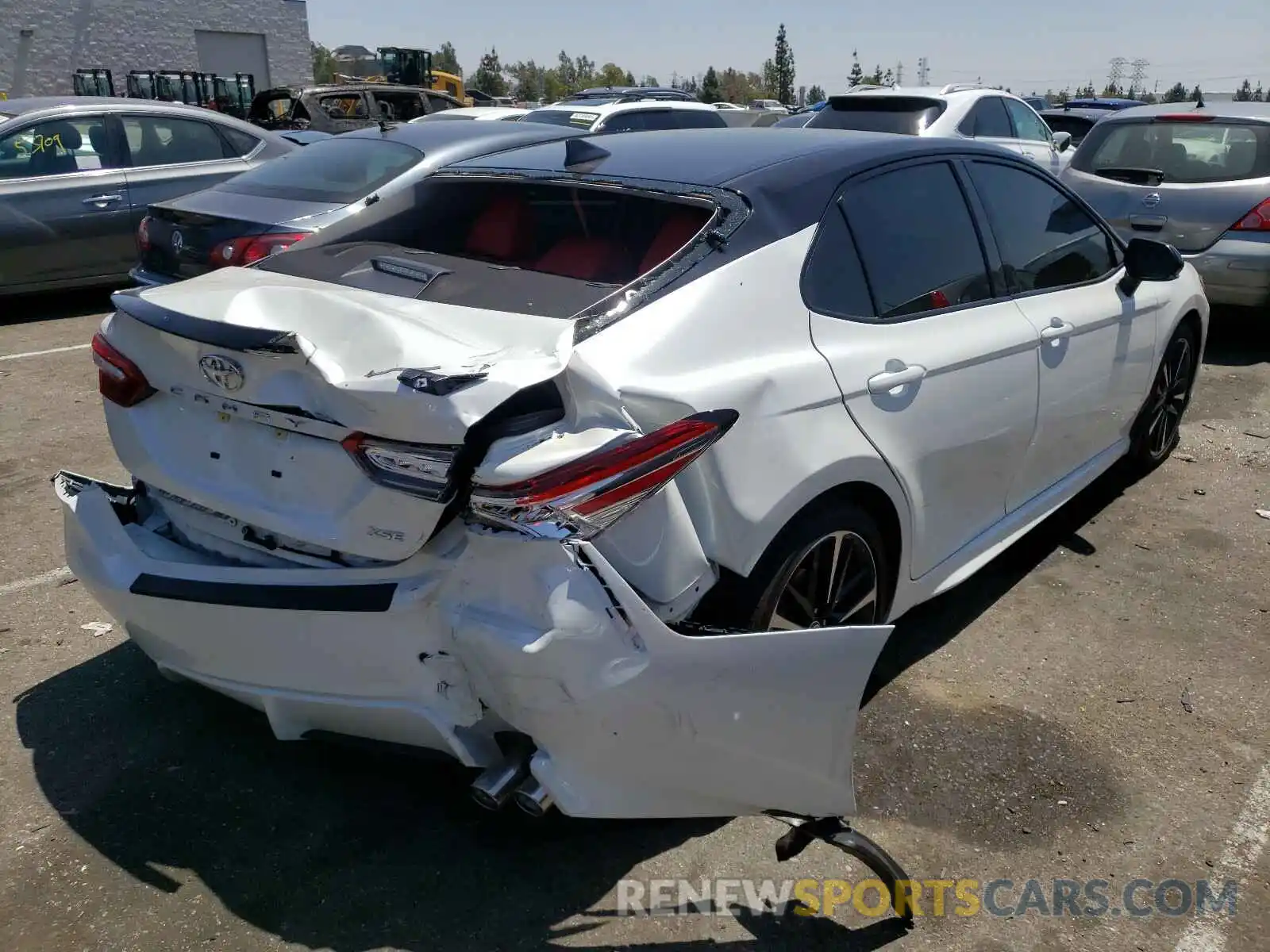 4 Photograph of a damaged car 4T1K61AK9LU376525 TOYOTA CAMRY 2020