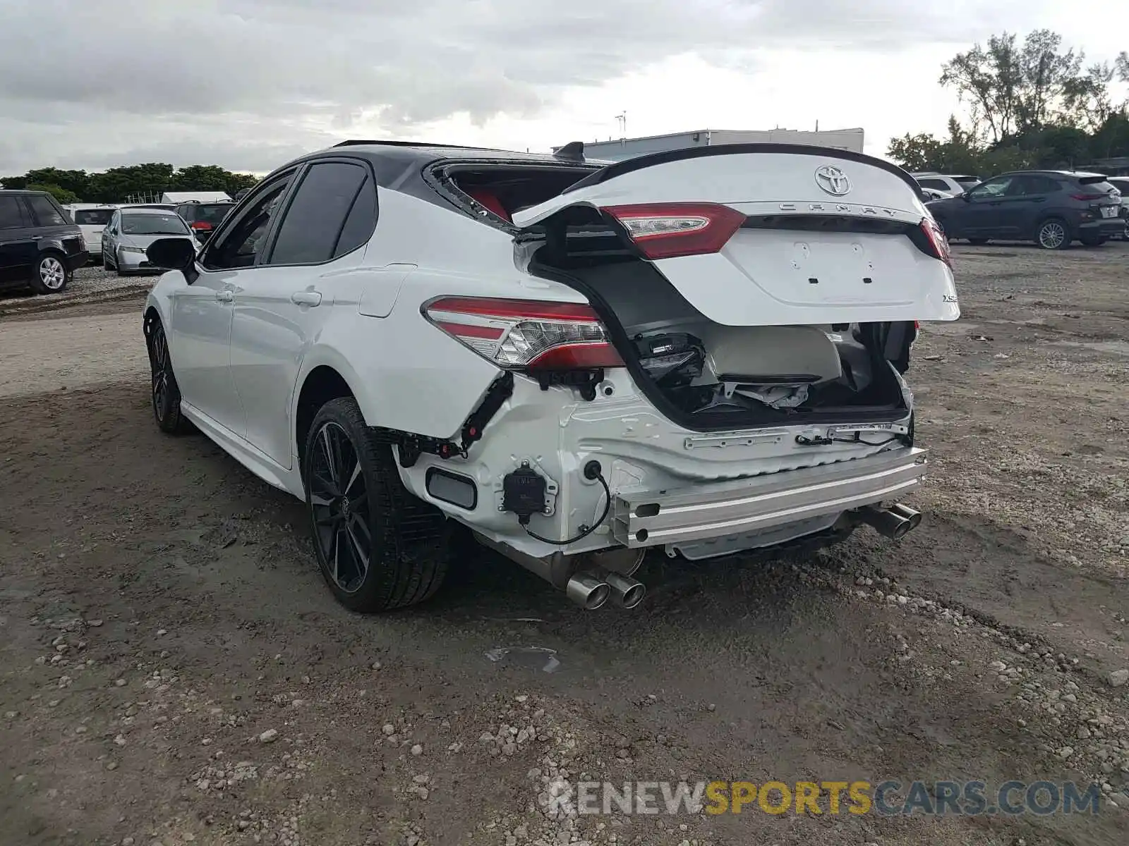 3 Photograph of a damaged car 4T1K61AK9LU382809 TOYOTA CAMRY 2020