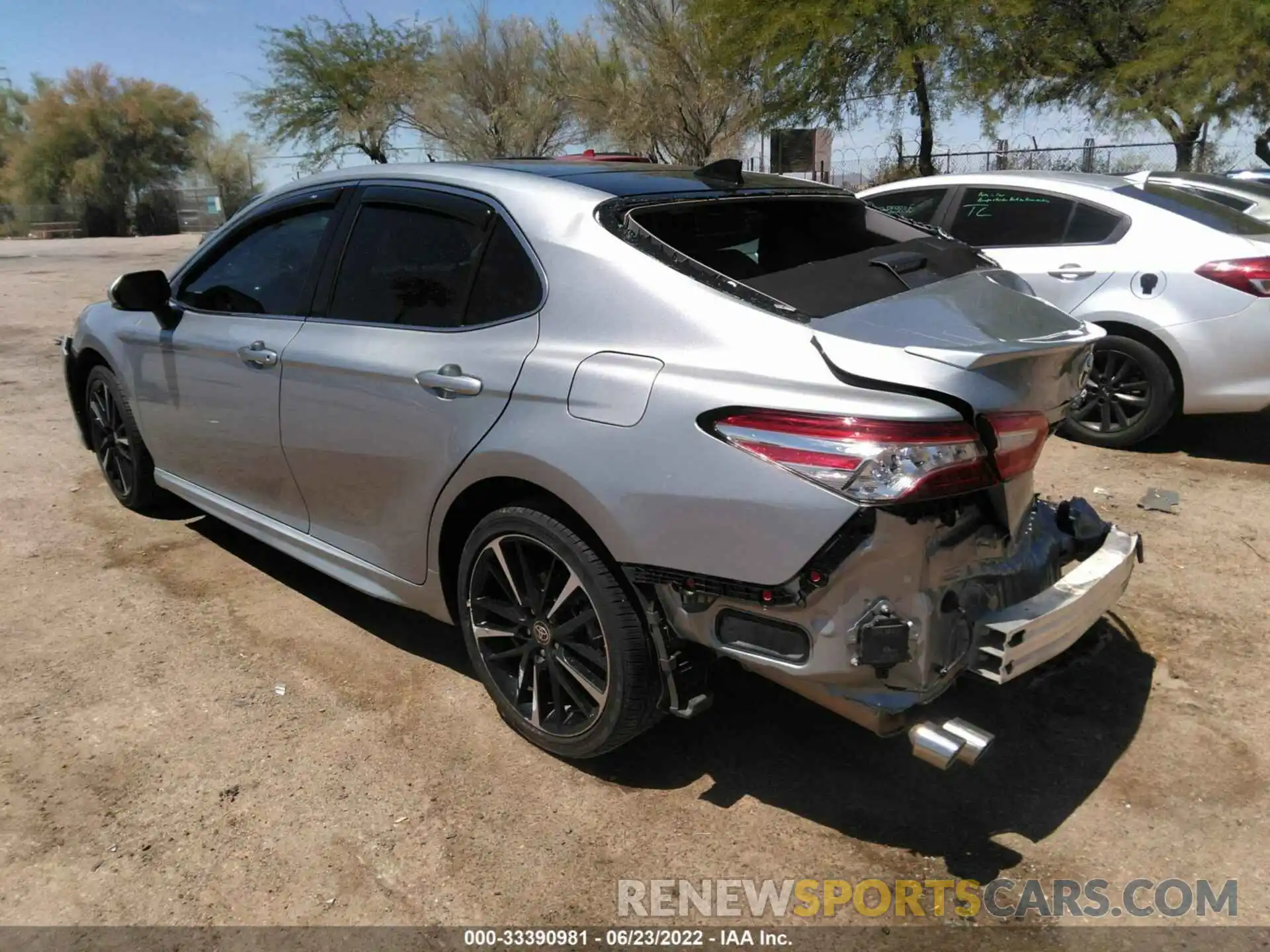 3 Photograph of a damaged car 4T1K61AK9LU390361 TOYOTA CAMRY 2020