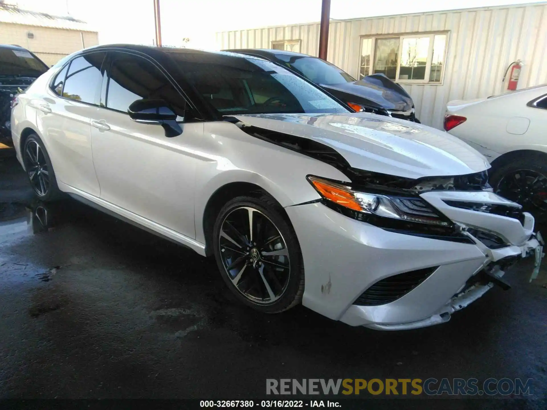 1 Photograph of a damaged car 4T1K61AK9LU395690 TOYOTA CAMRY 2020