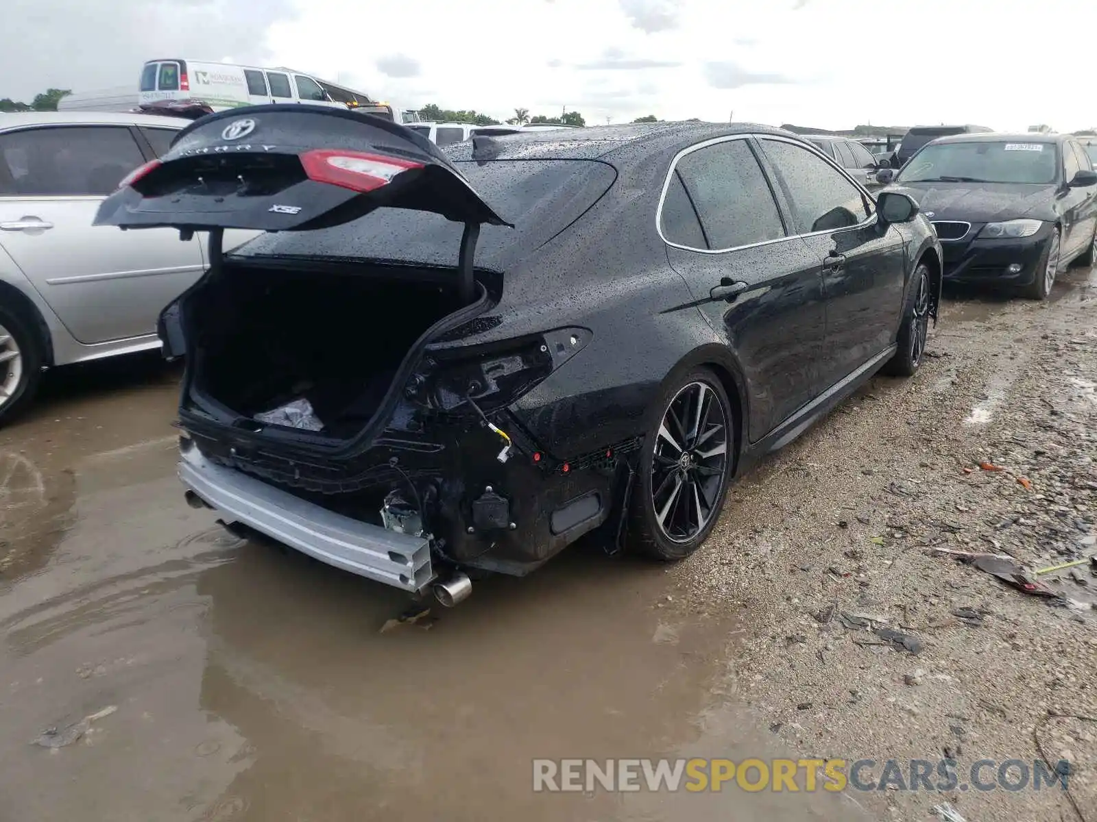 4 Photograph of a damaged car 4T1K61AK9LU398640 TOYOTA CAMRY 2020