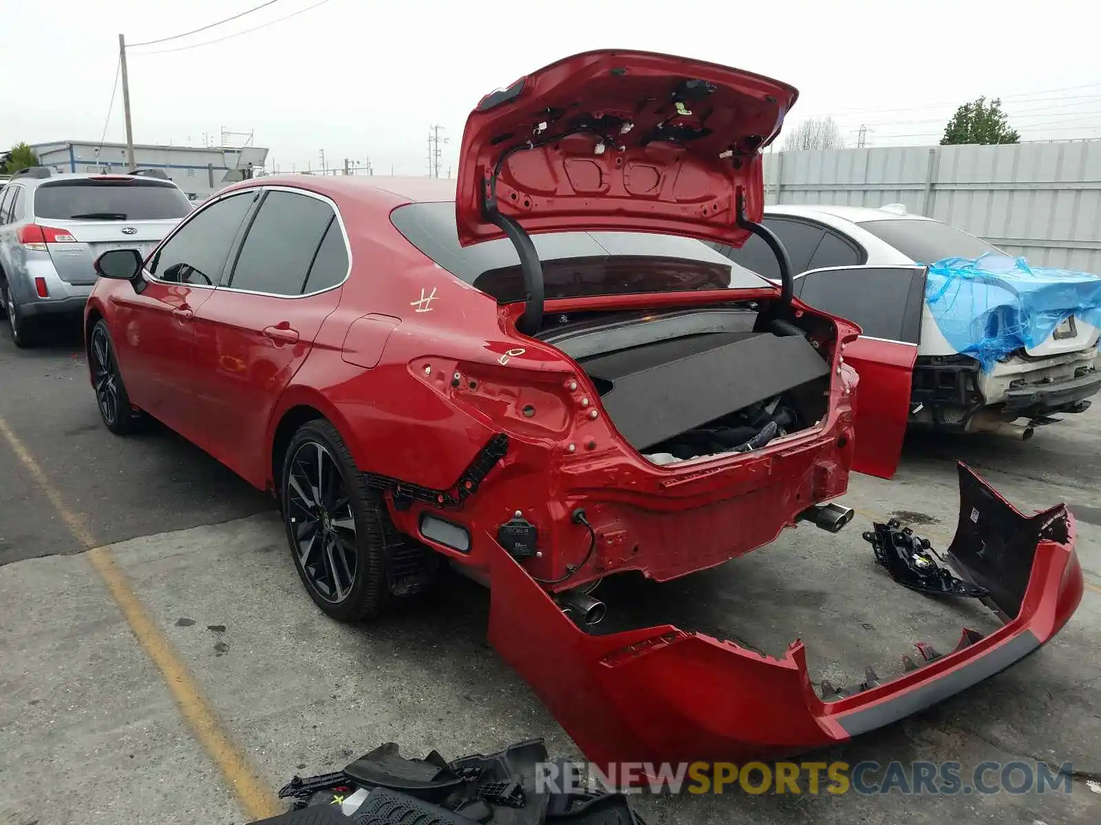 3 Photograph of a damaged car 4T1K61AK9LU401603 TOYOTA CAMRY 2020