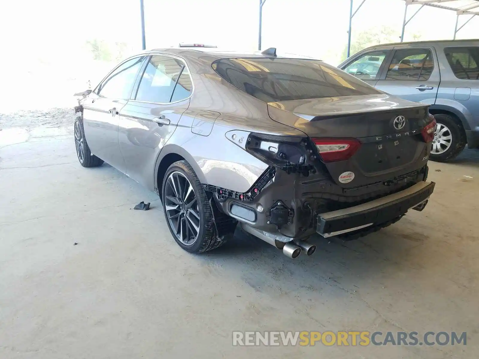 3 Photograph of a damaged car 4T1K61AK9LU401925 TOYOTA CAMRY 2020