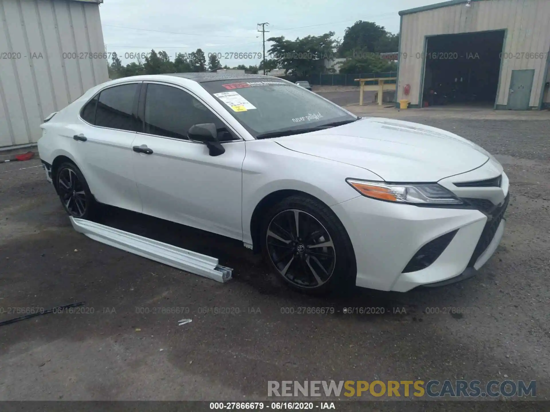 1 Photograph of a damaged car 4T1K61AK9LU915452 TOYOTA CAMRY 2020