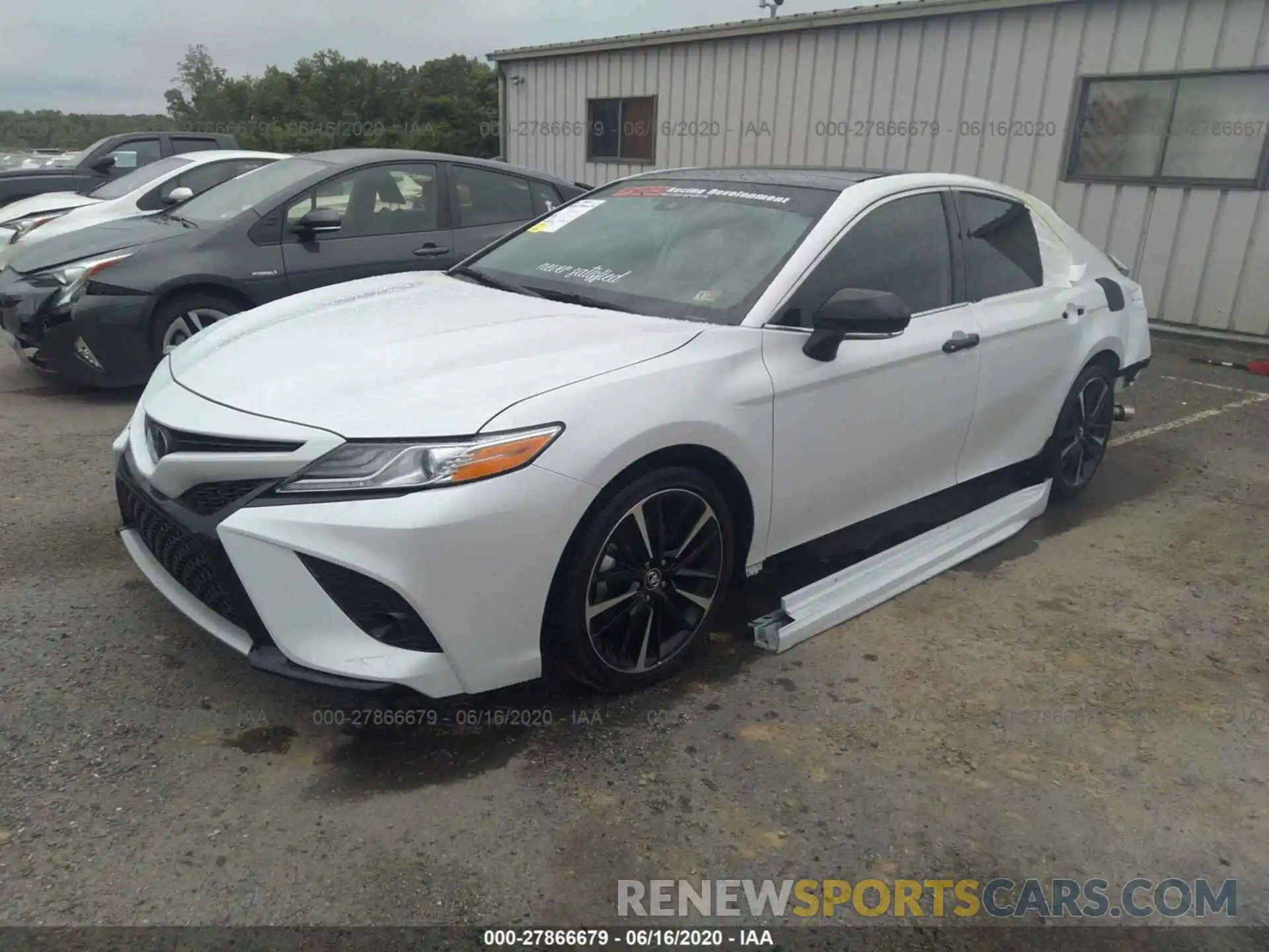 2 Photograph of a damaged car 4T1K61AK9LU915452 TOYOTA CAMRY 2020