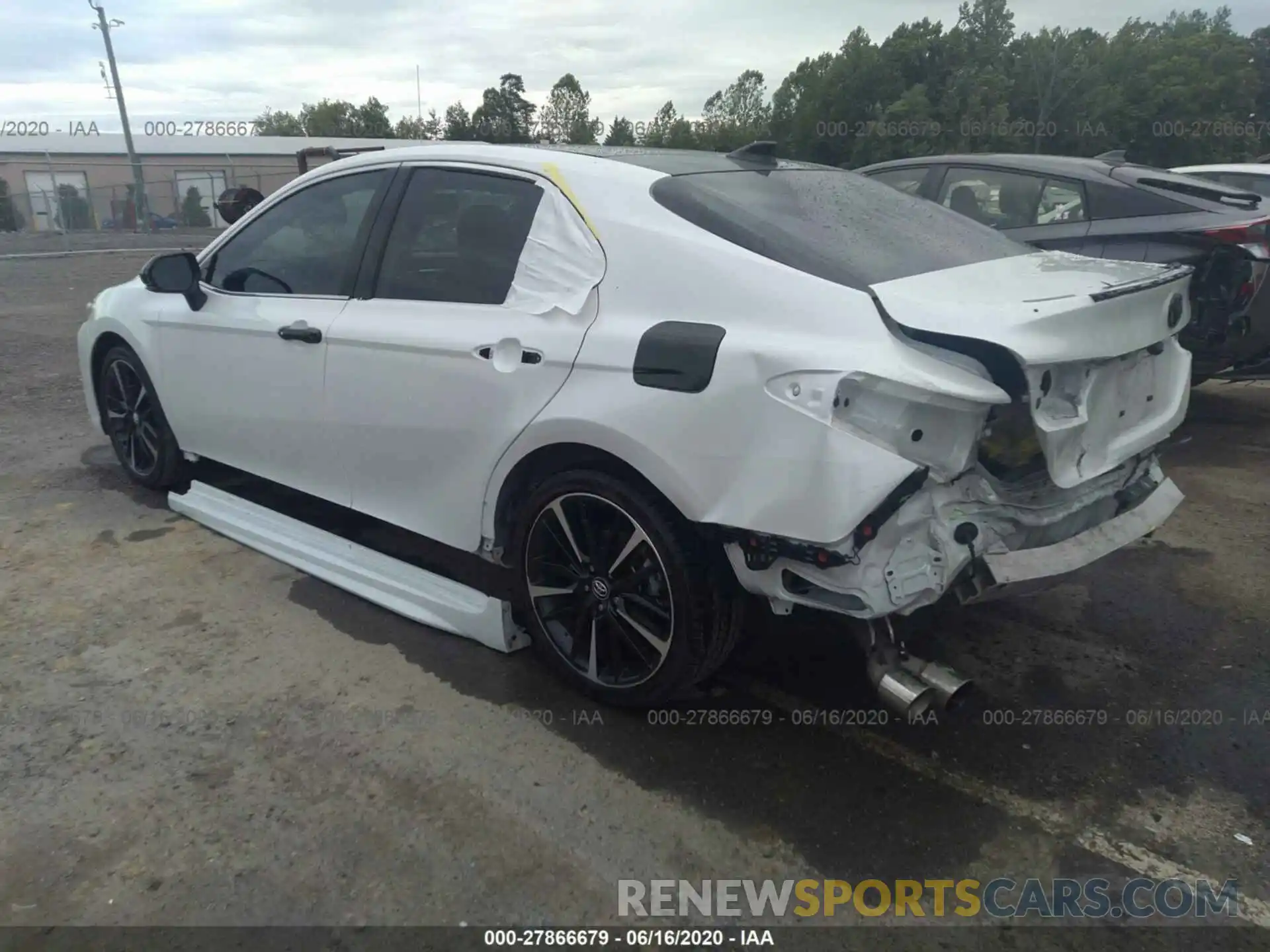 3 Photograph of a damaged car 4T1K61AK9LU915452 TOYOTA CAMRY 2020