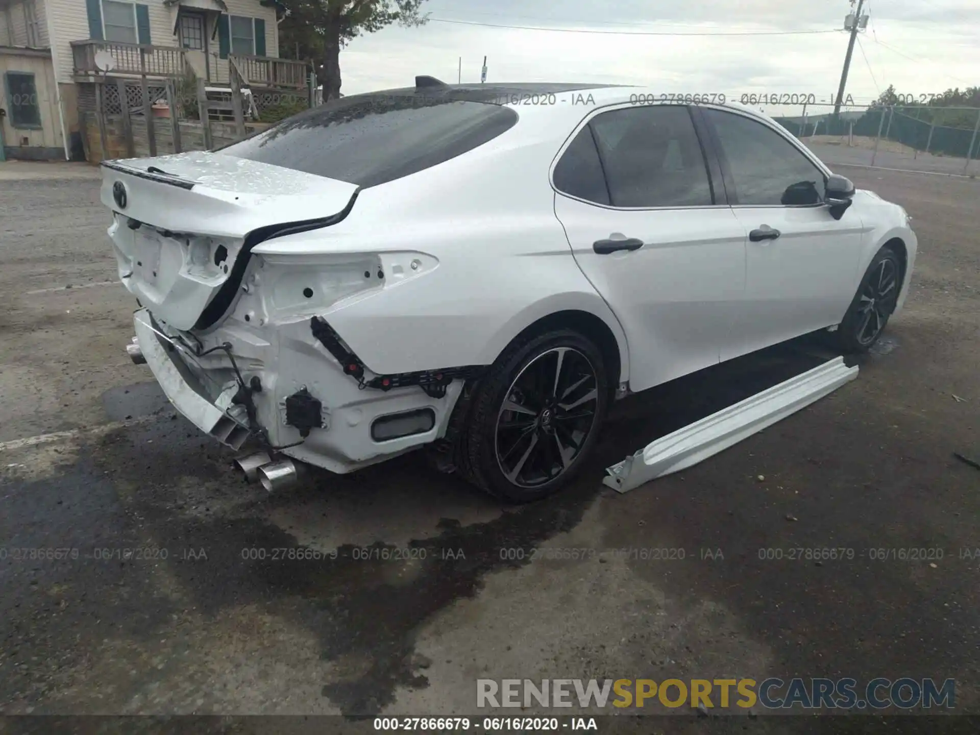 4 Photograph of a damaged car 4T1K61AK9LU915452 TOYOTA CAMRY 2020