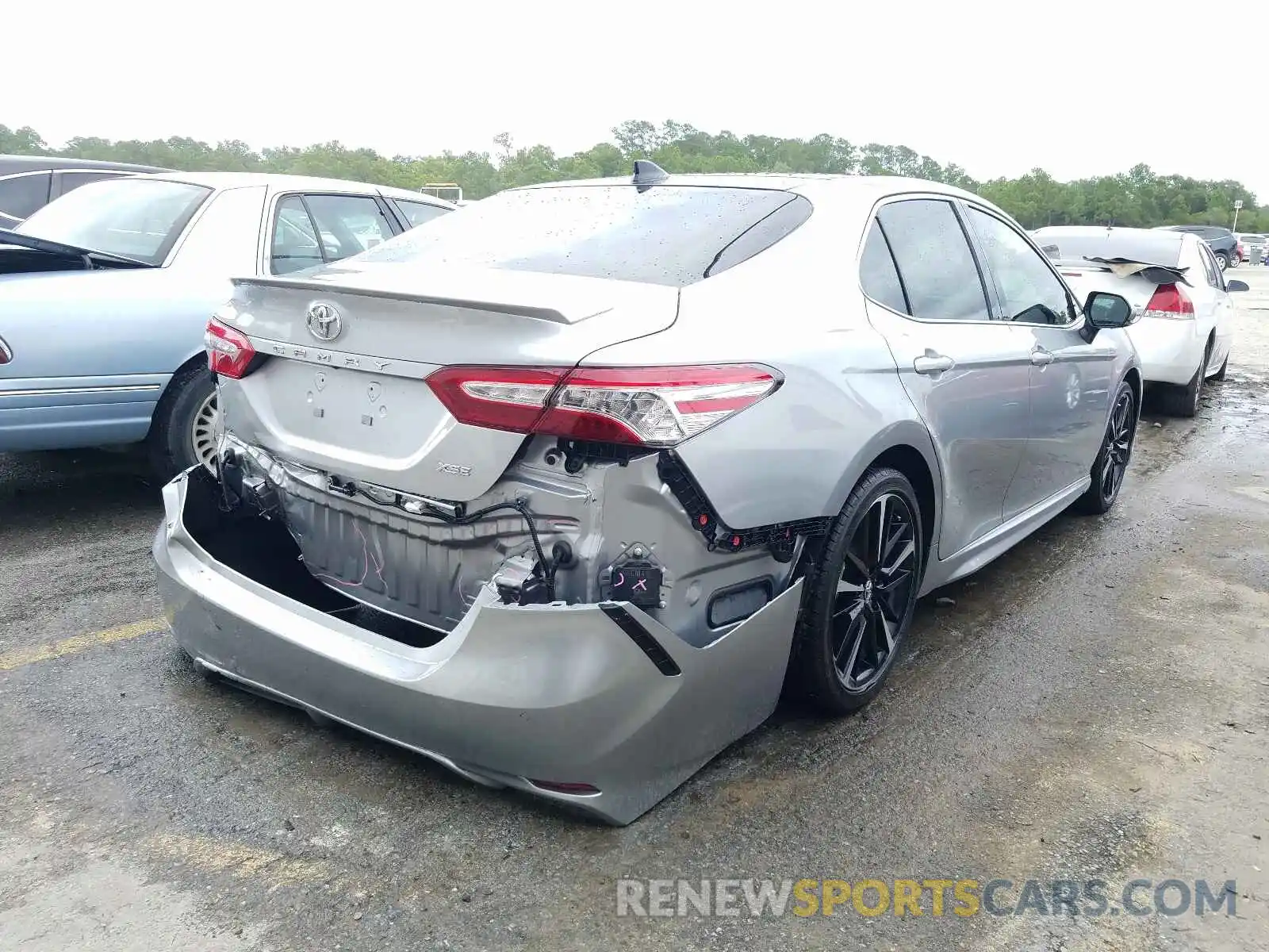 4 Photograph of a damaged car 4T1K61AK9LU945356 TOYOTA CAMRY 2020