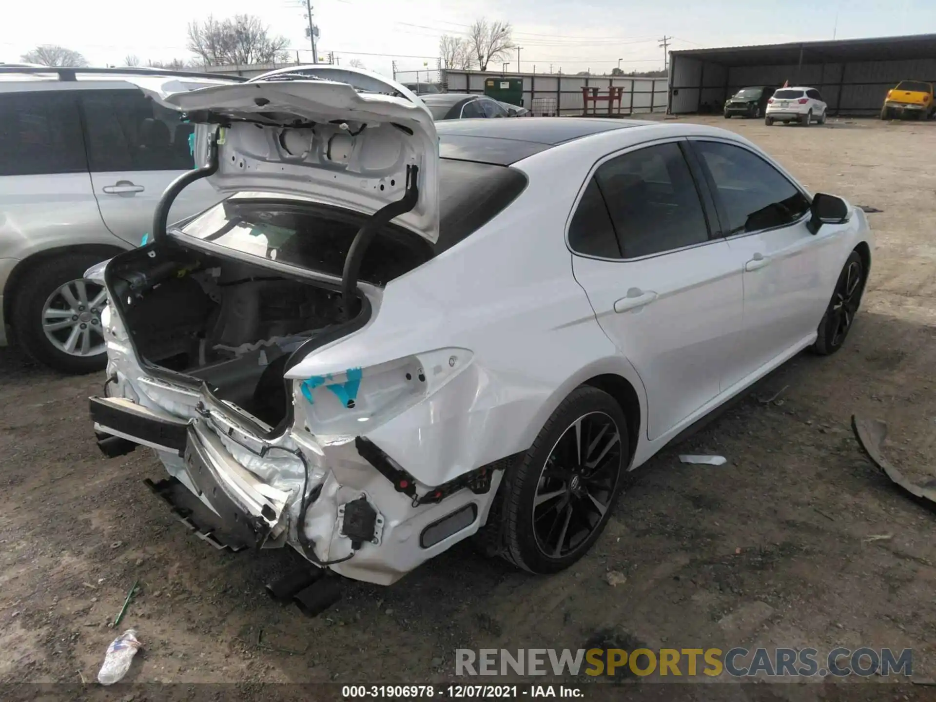 4 Photograph of a damaged car 4T1K61AK9LU945468 TOYOTA CAMRY 2020