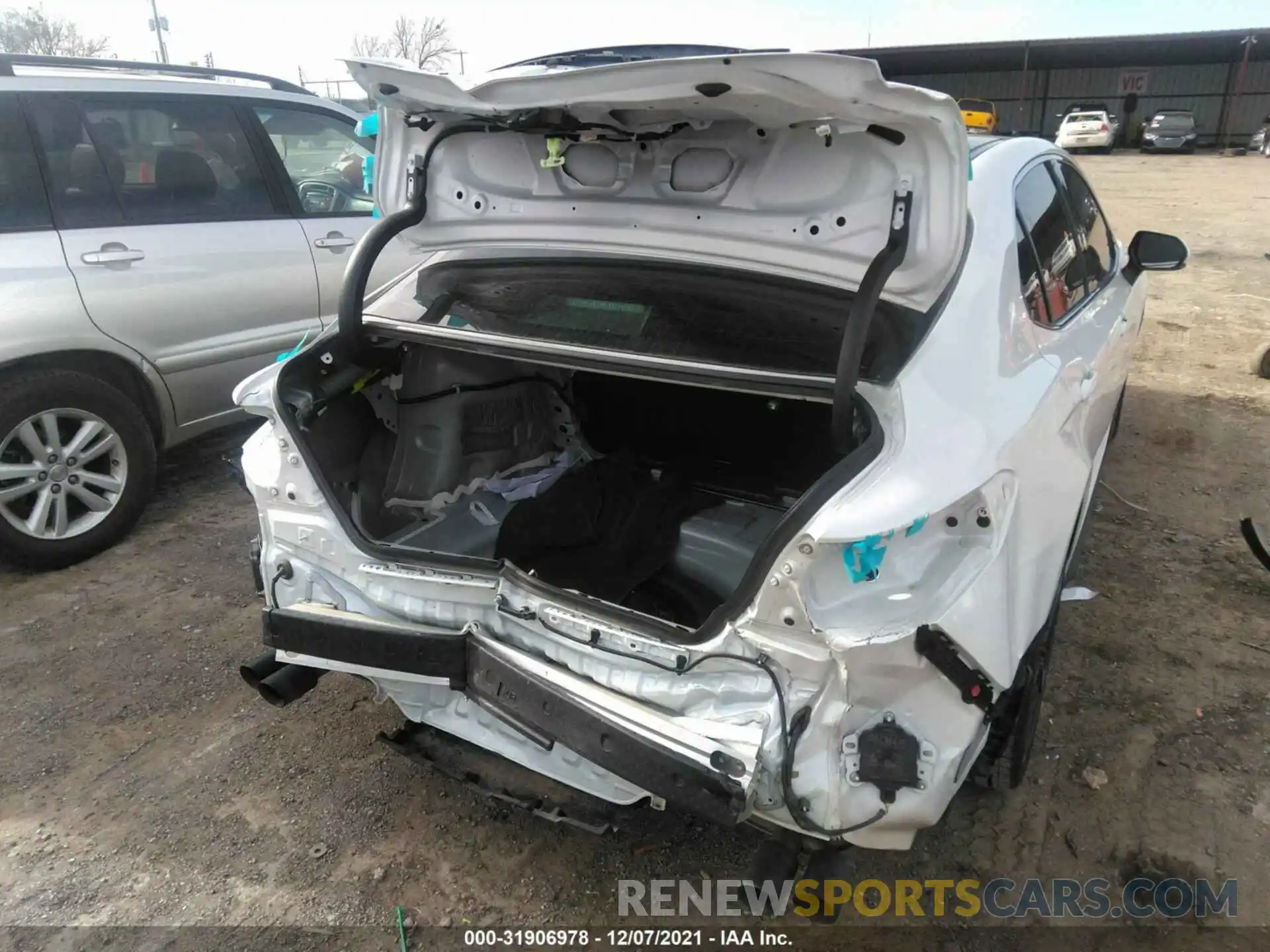 6 Photograph of a damaged car 4T1K61AK9LU945468 TOYOTA CAMRY 2020